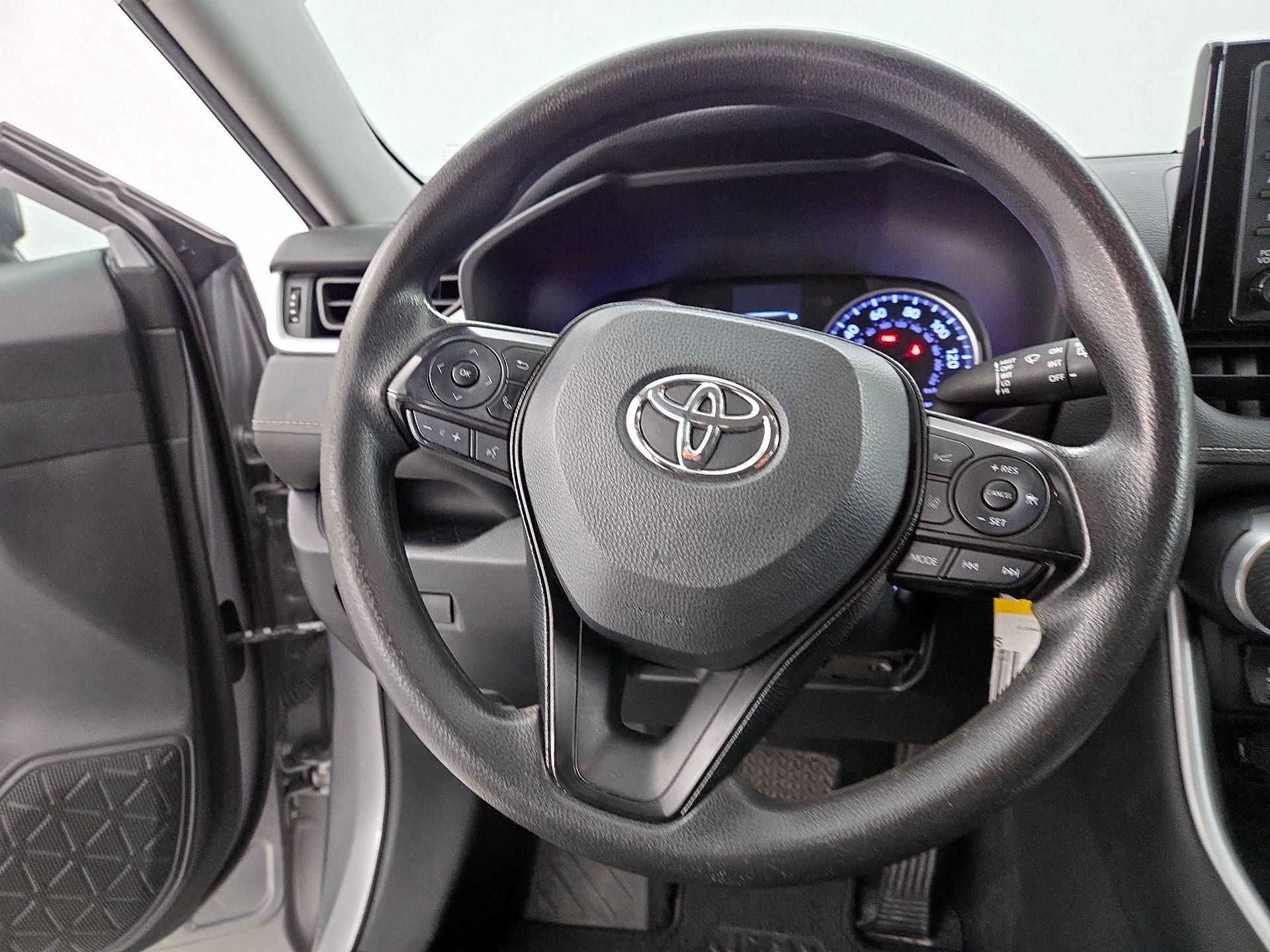 Thumbnail: 2021 Toyota RAV4 - 10