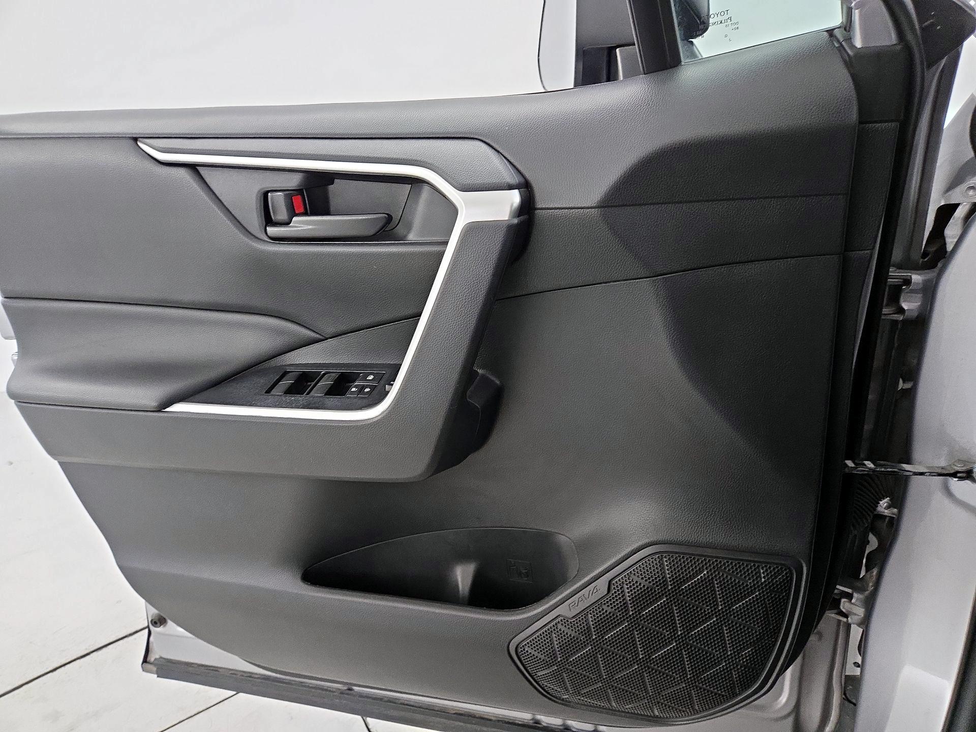 Thumbnail: 2021 Toyota RAV4 - 12