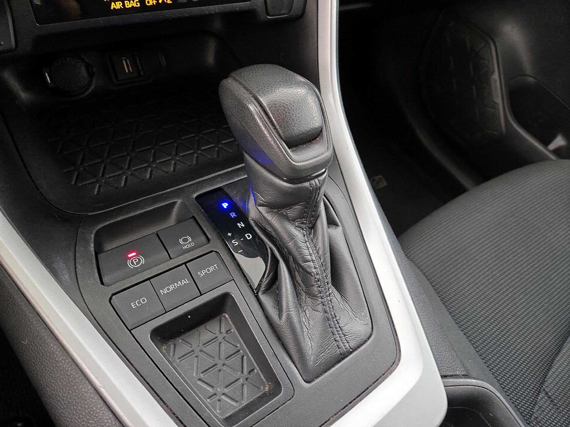 Thumbnail: 2021 Toyota RAV4 - 17