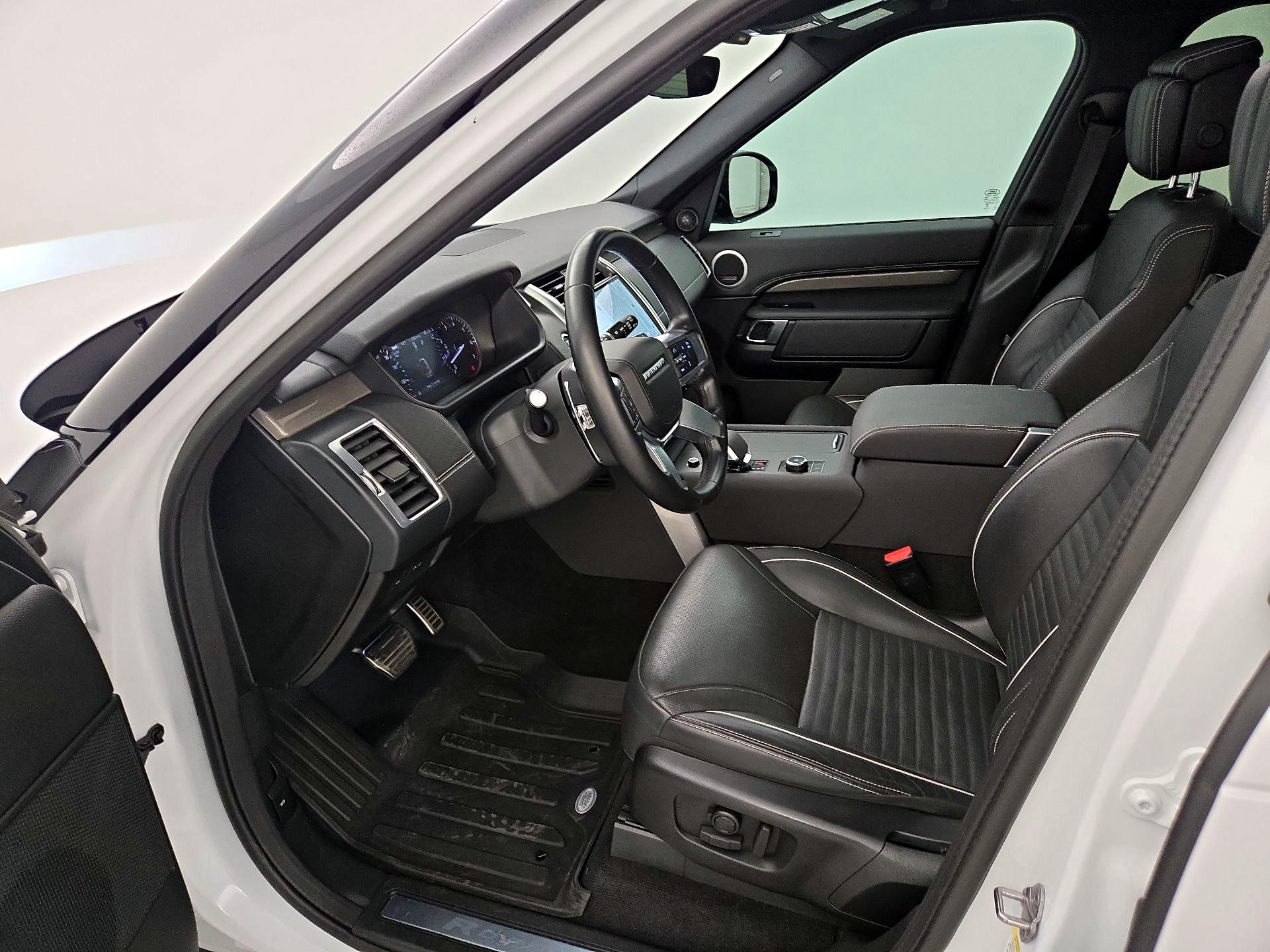 Thumbnail: 2023 Land Rover Discovery - 11