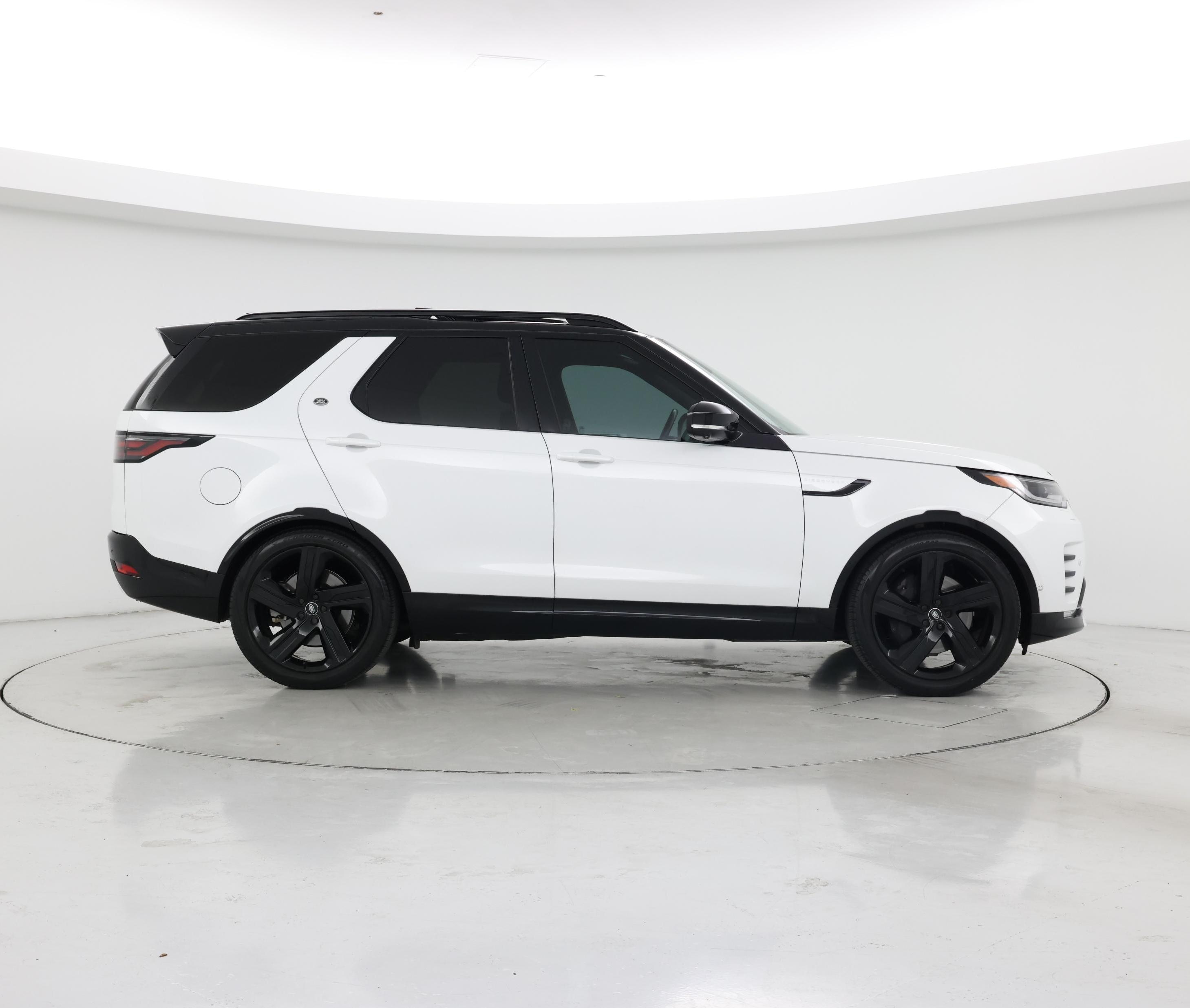 Thumbnail: 2023 Land Rover Discovery - 7