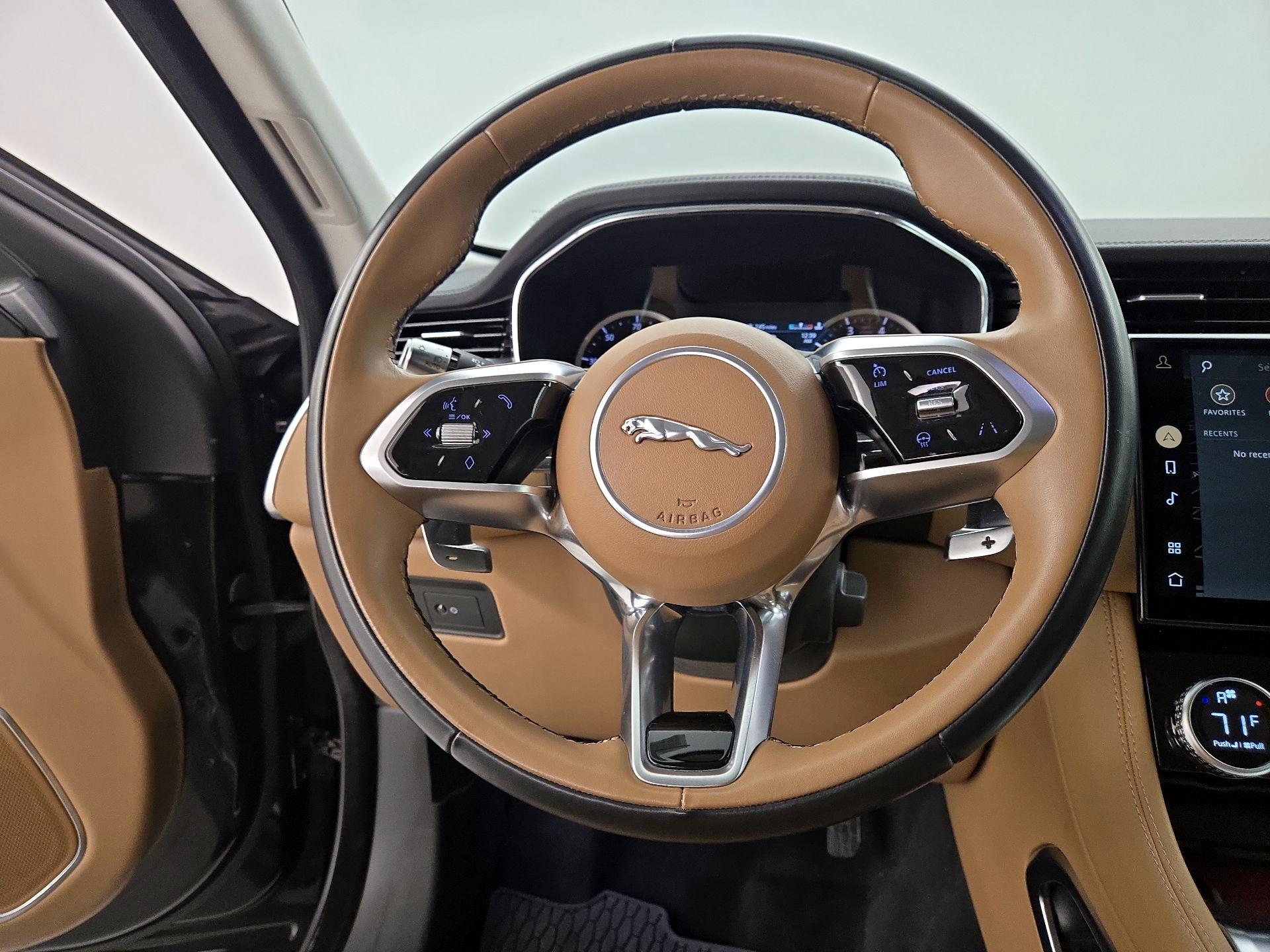 Thumbnail: 2022 Jaguar F-Pace - 10