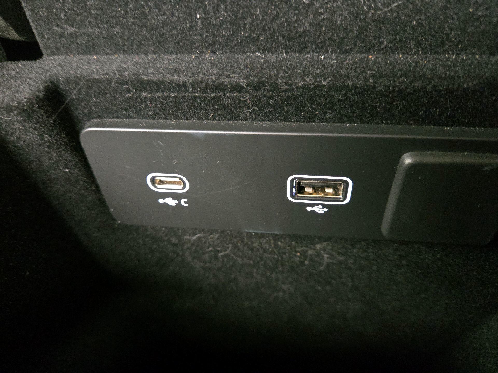 Thumbnail: 2022 Jaguar F-Pace - 19