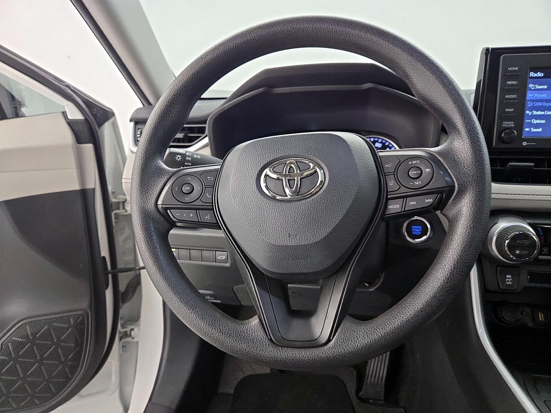 Thumbnail: 2022 Toyota RAV4 - 10