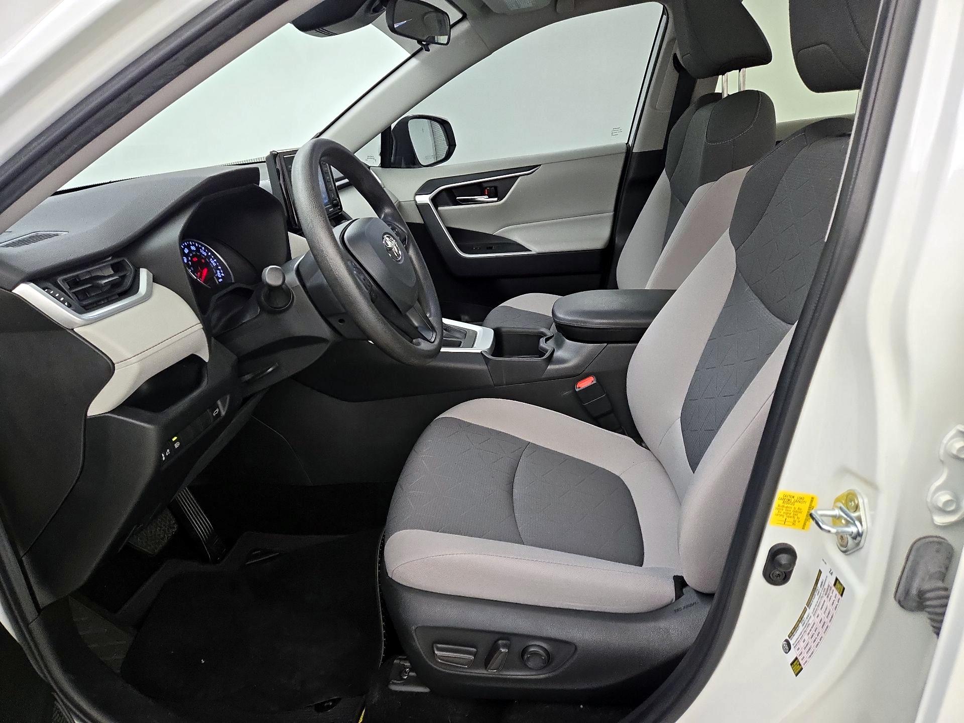 Thumbnail: 2022 Toyota RAV4 - 11
