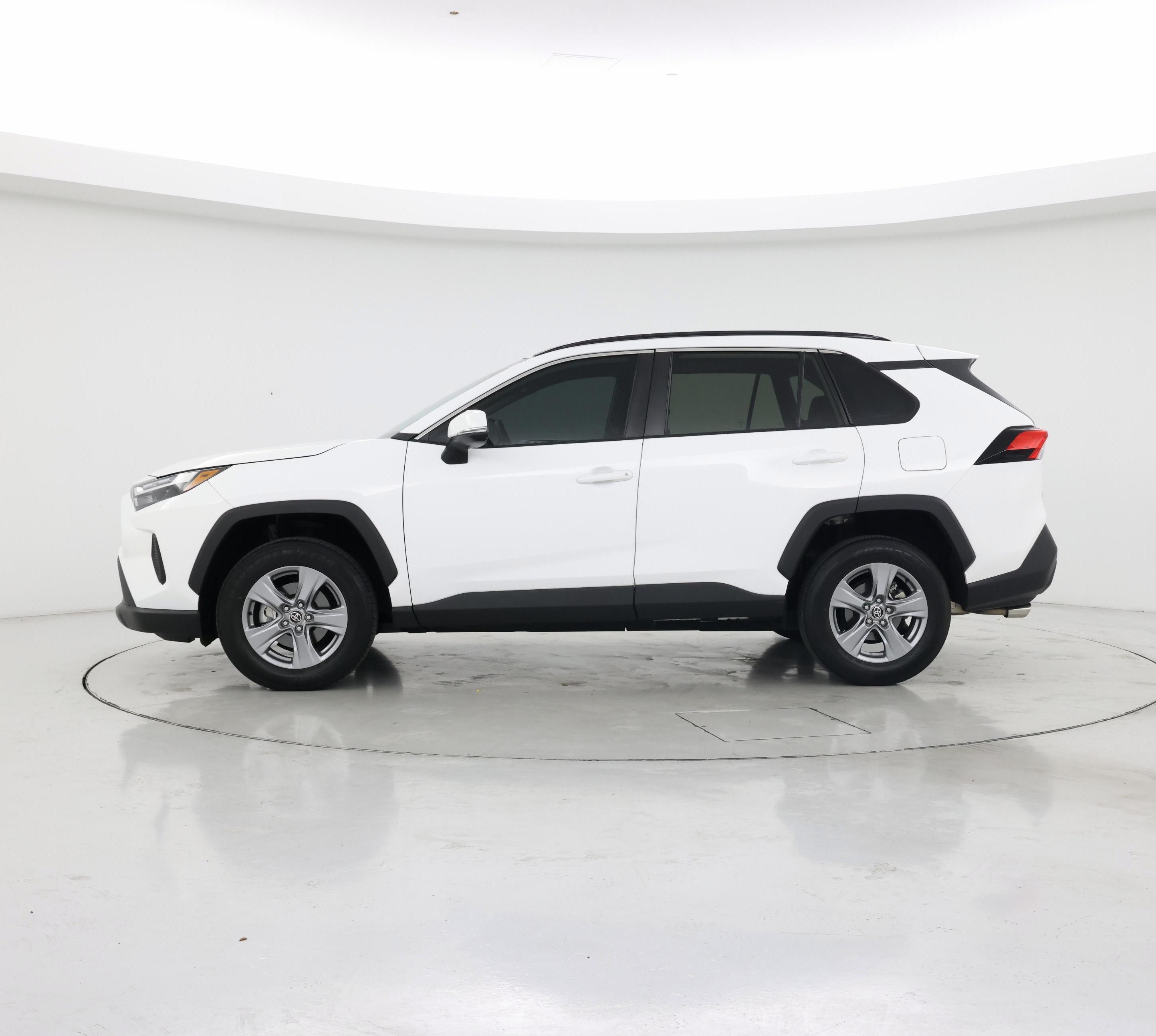 Thumbnail: 2022 Toyota RAV4 - 3