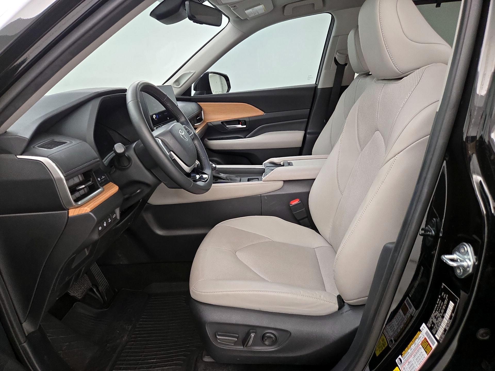 Thumbnail: 2024 Toyota Highlander - 11