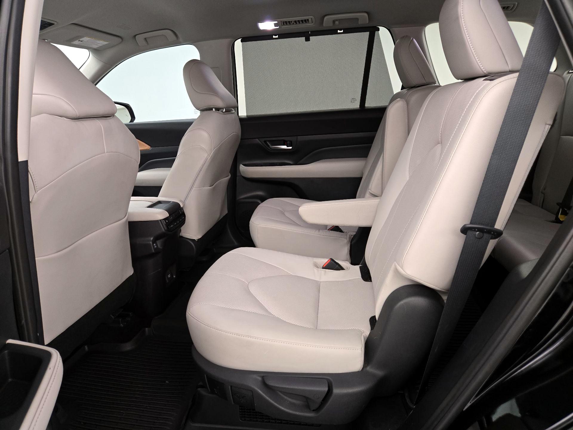 Thumbnail: 2024 Toyota Highlander - 20