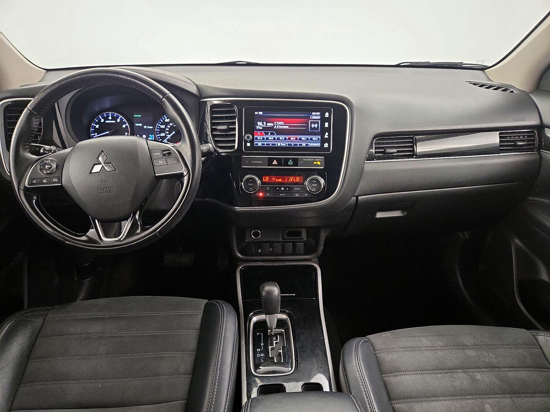 Thumbnail: 2019 Mitsubishi Outlander - 9