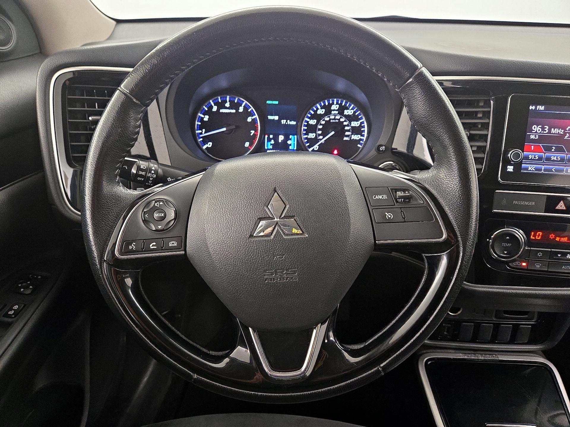 Thumbnail: 2019 Mitsubishi Outlander - 10