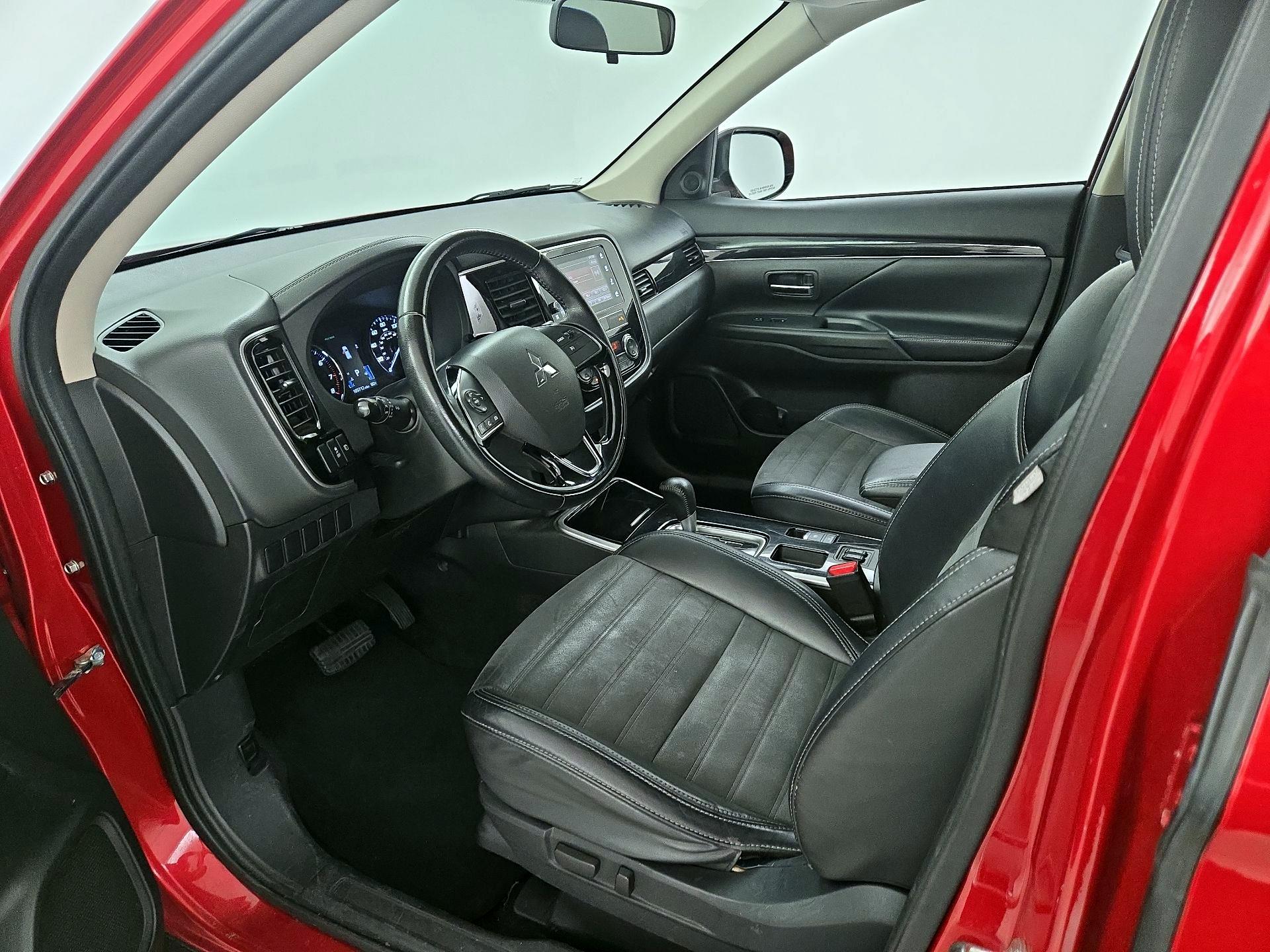 Thumbnail: 2019 Mitsubishi Outlander - 11
