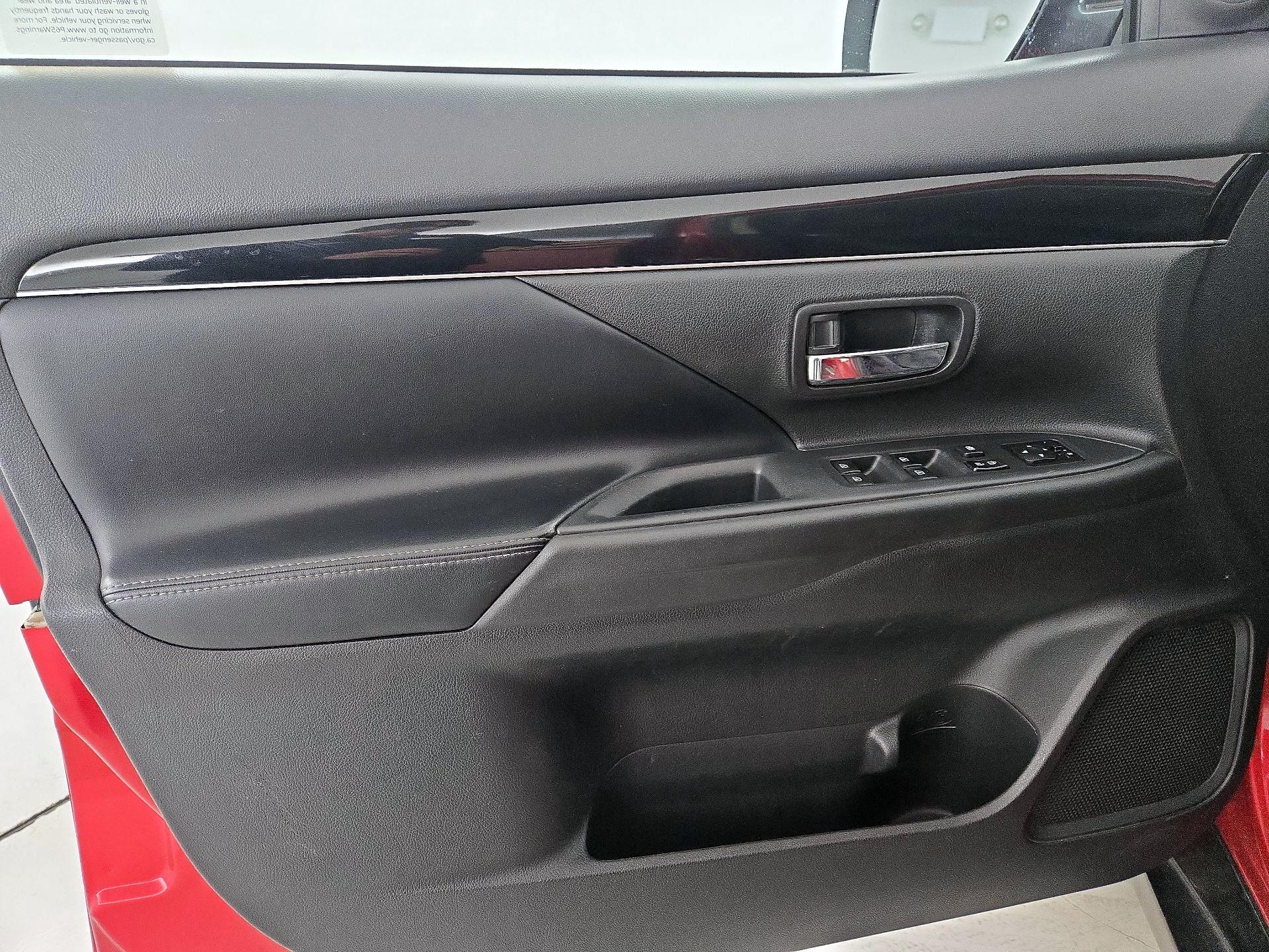 Thumbnail: 2019 Mitsubishi Outlander - 12