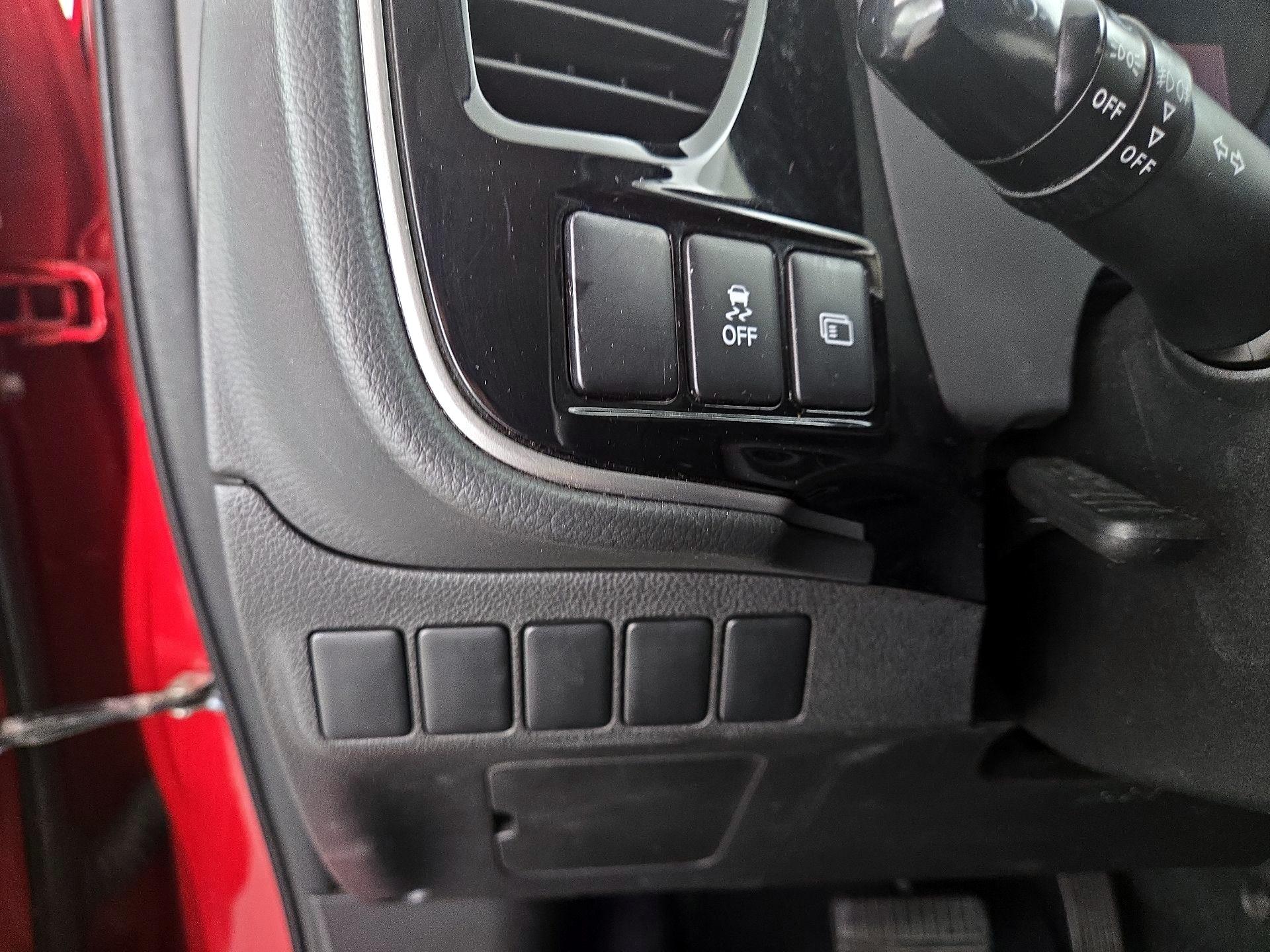 Thumbnail: 2019 Mitsubishi Outlander - 13