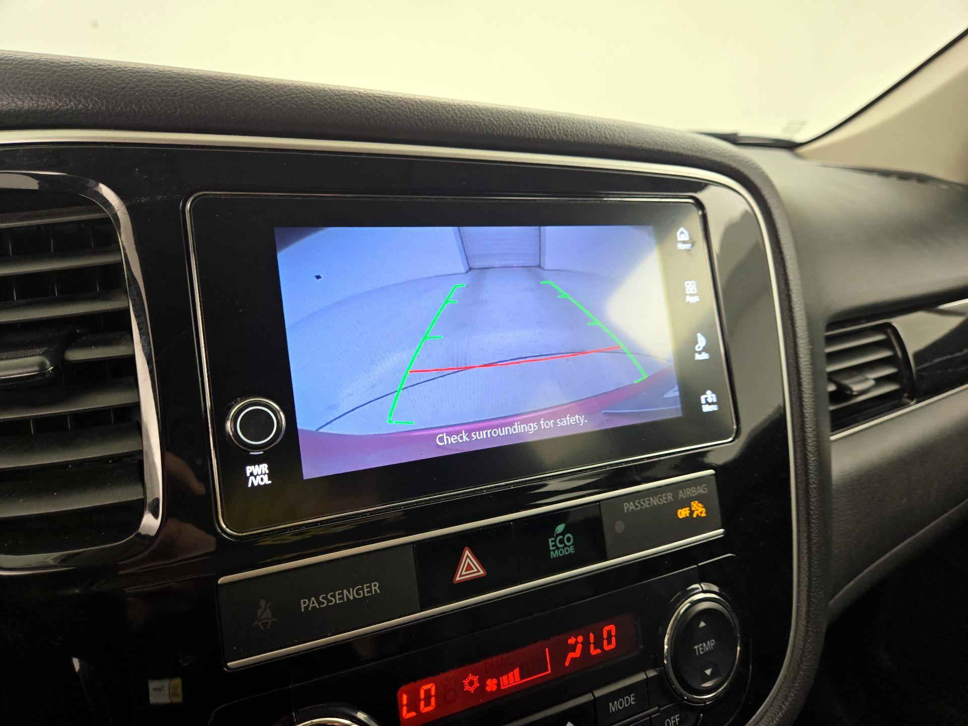 Thumbnail: 2019 Mitsubishi Outlander - 14