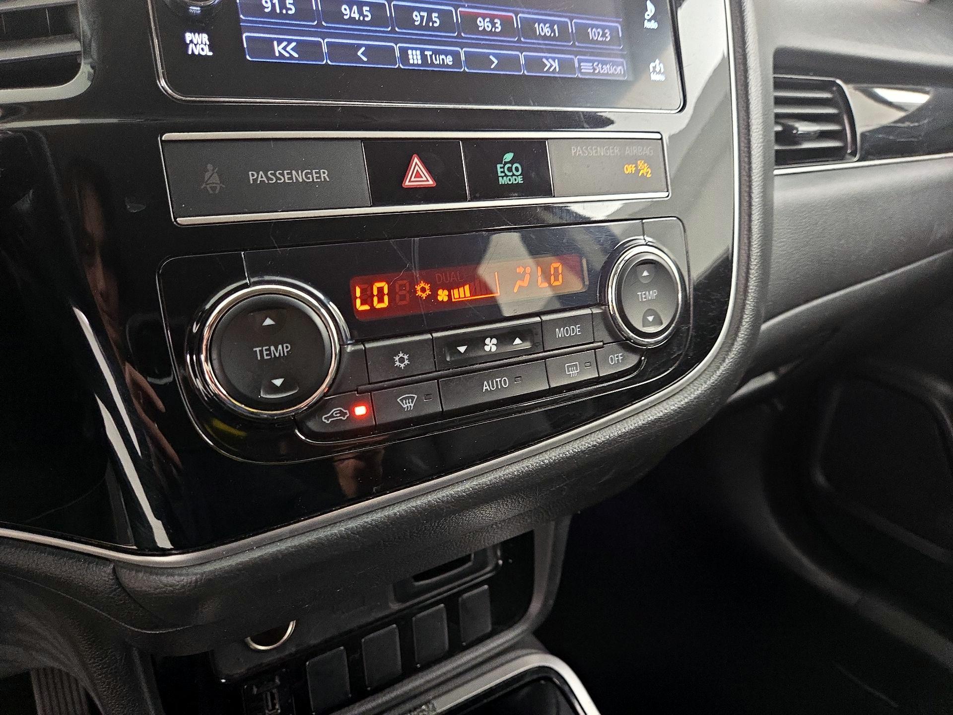 Thumbnail: 2019 Mitsubishi Outlander - 16