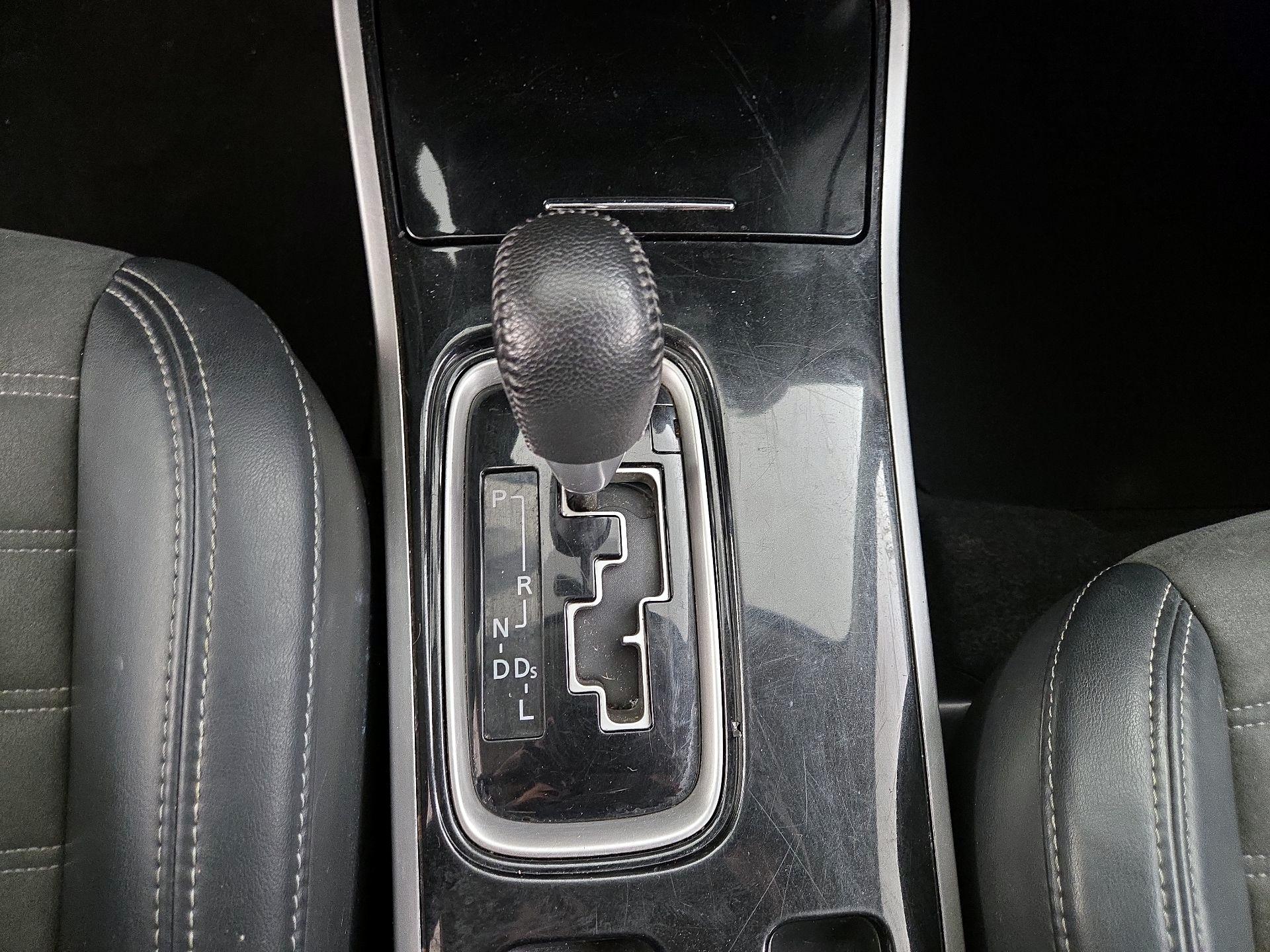Thumbnail: 2019 Mitsubishi Outlander - 17