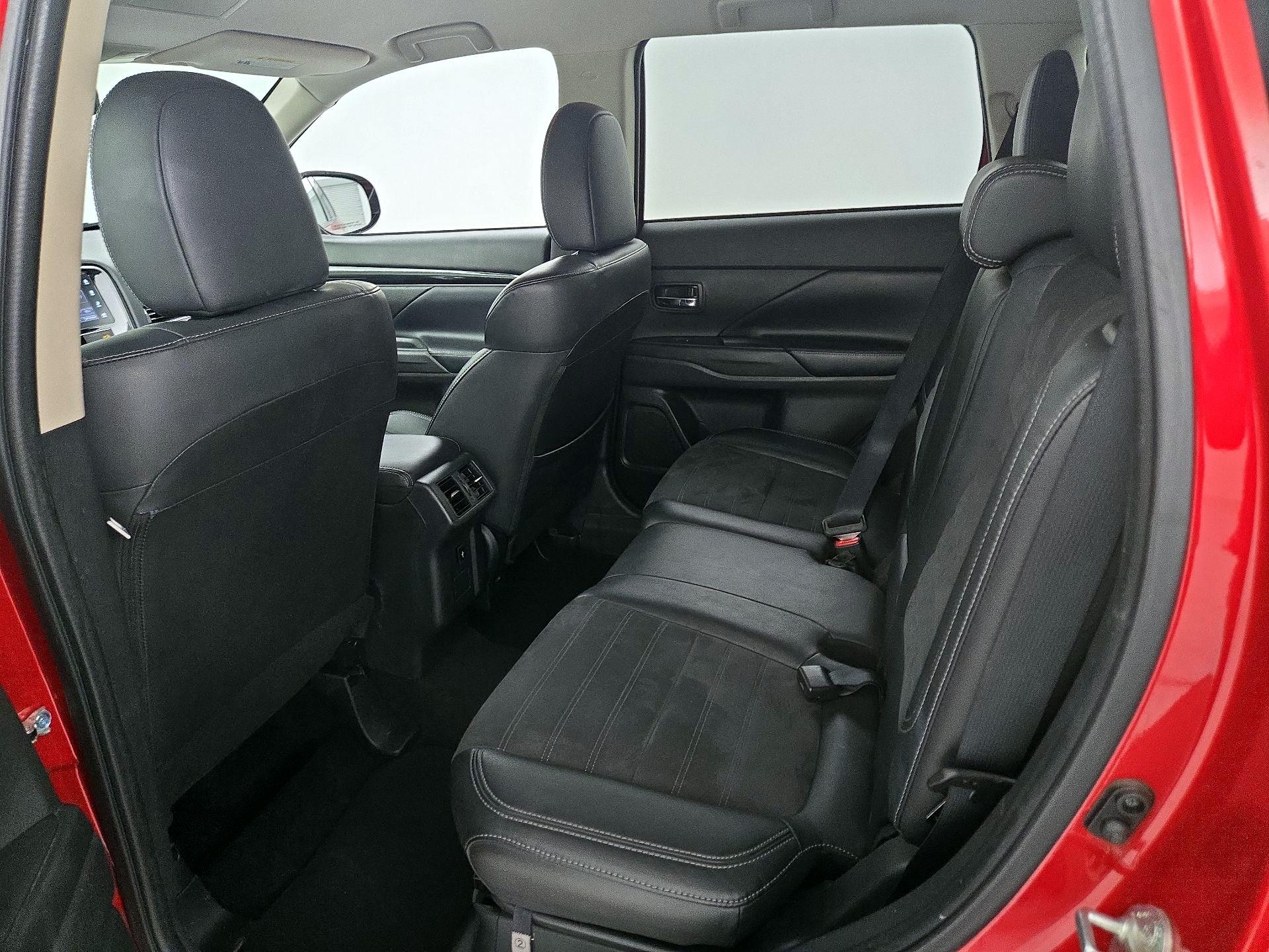 Thumbnail: 2019 Mitsubishi Outlander - 19