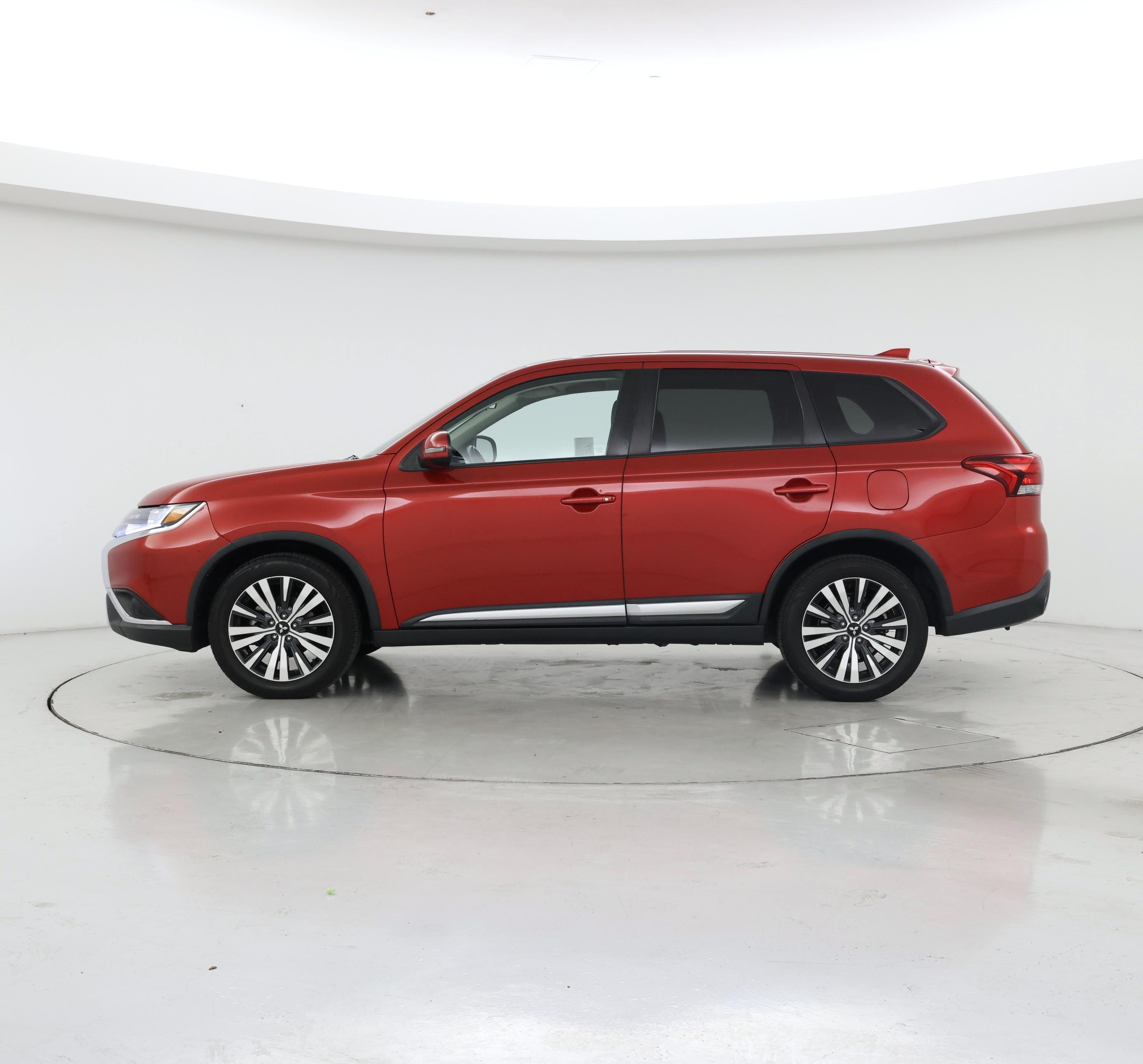 Thumbnail: 2019 Mitsubishi Outlander - 3