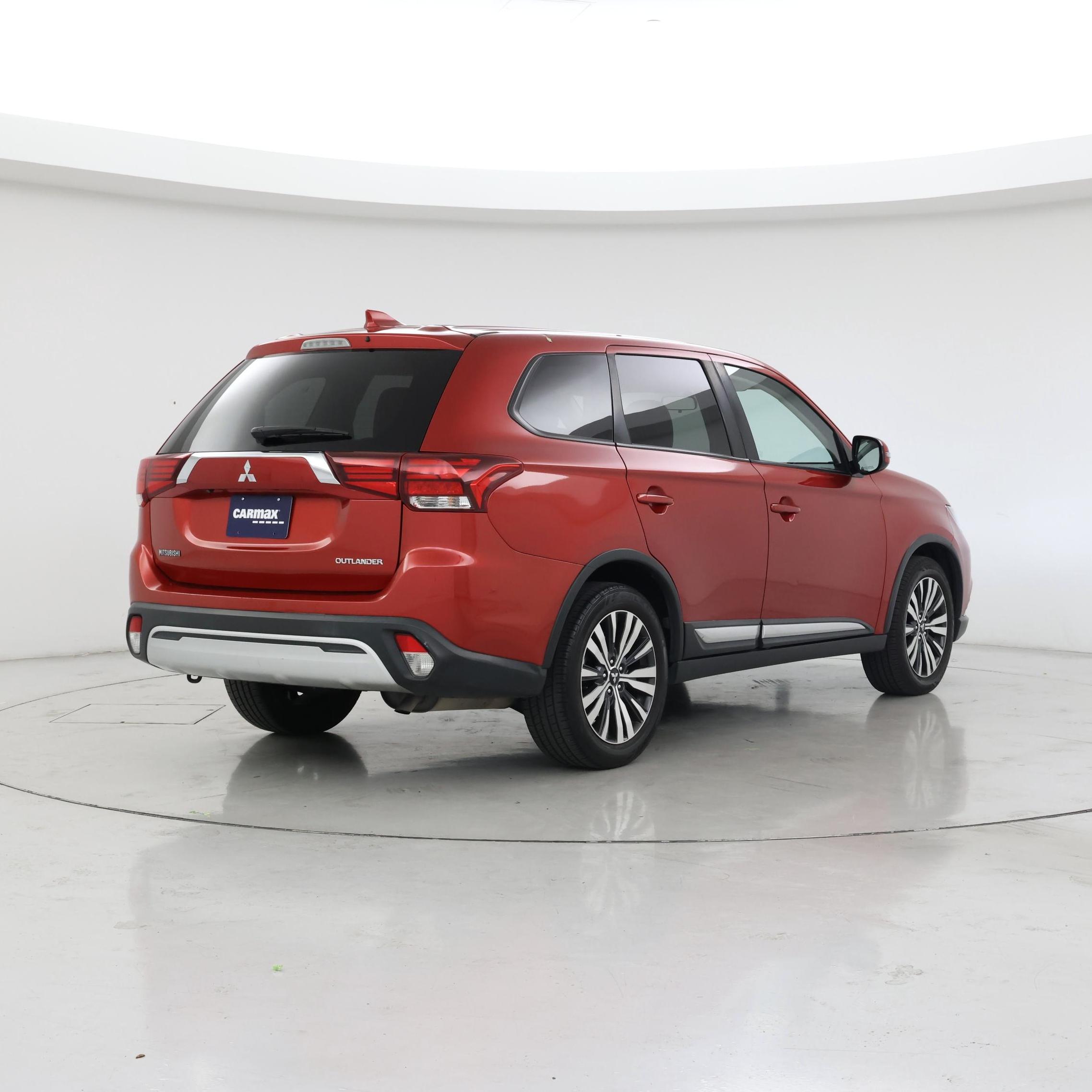 Thumbnail: 2019 Mitsubishi Outlander - 8