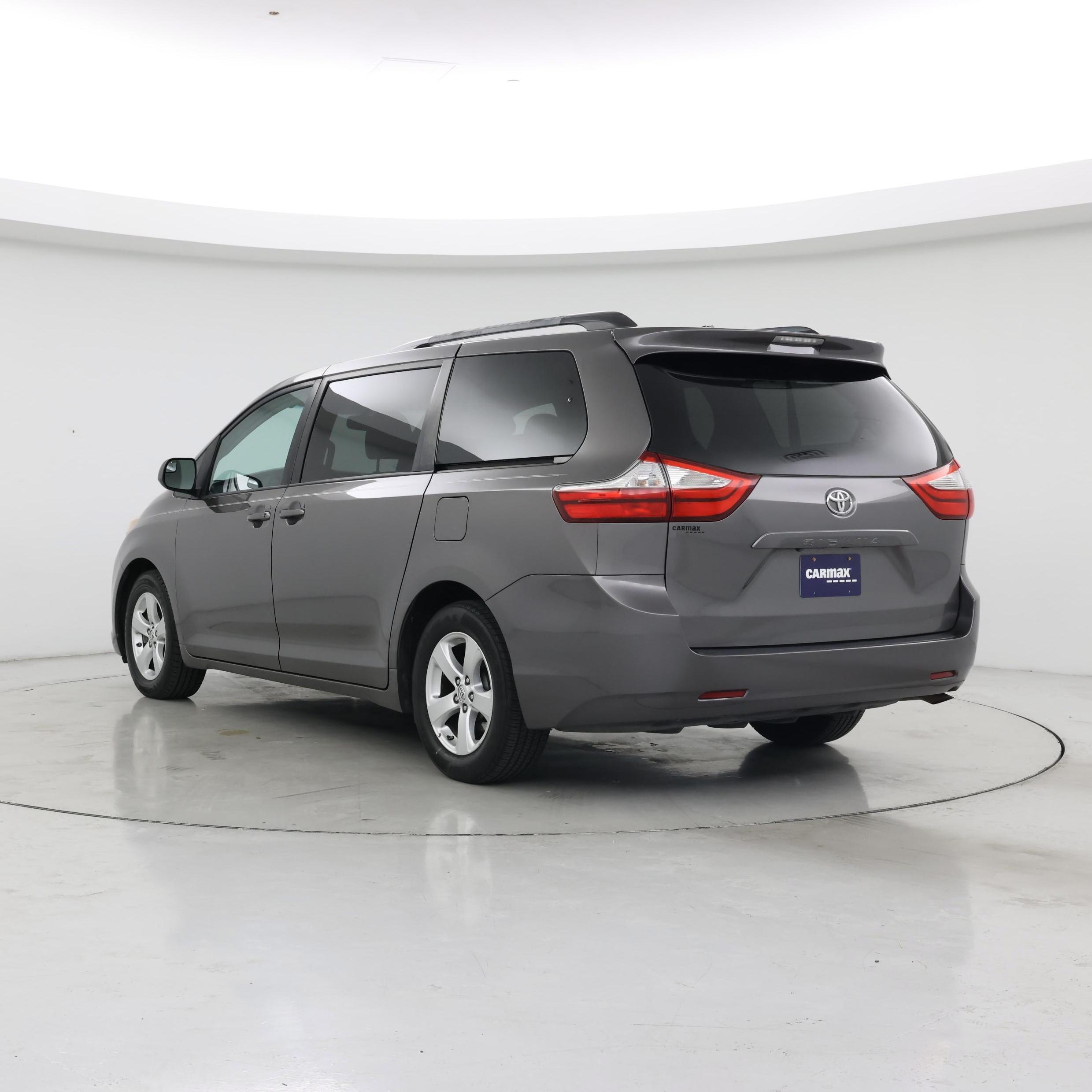 Thumbnail: 2017 Toyota Sienna - 2