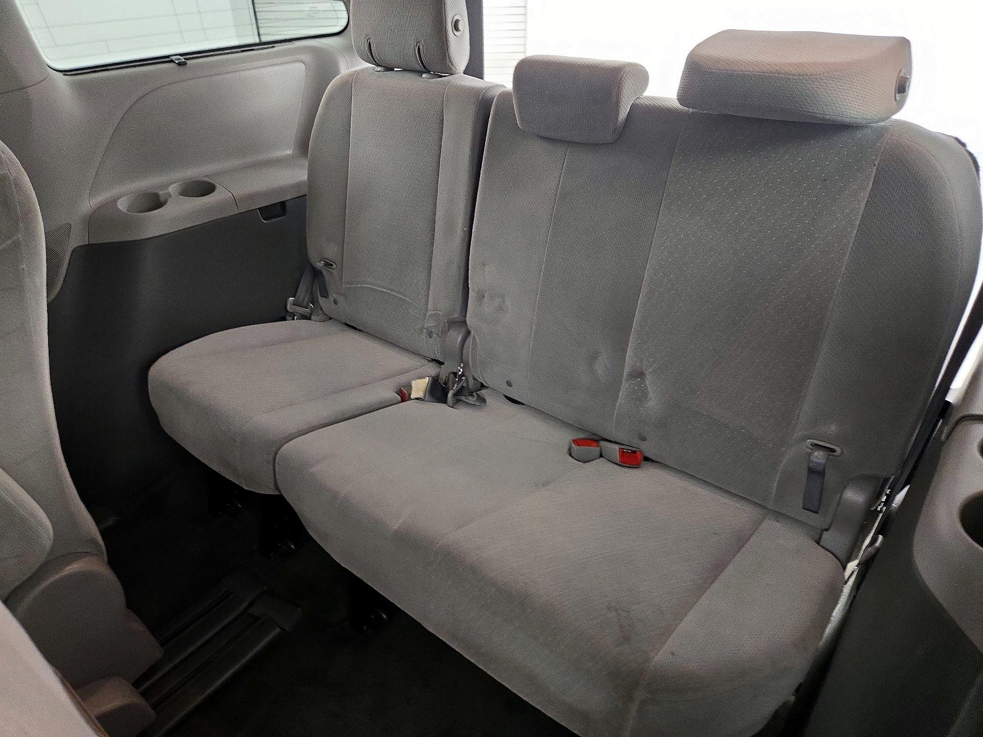 Thumbnail: 2017 Toyota Sienna - 20