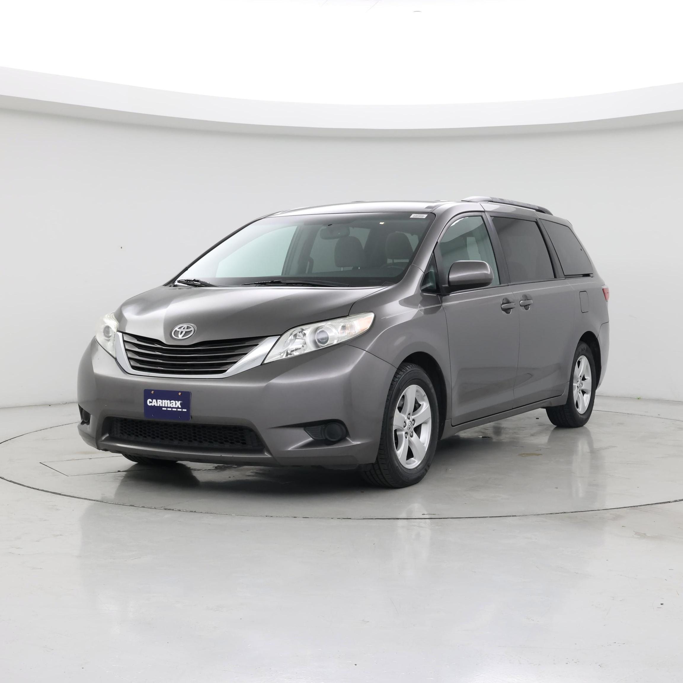 Thumbnail: 2017 Toyota Sienna - 4