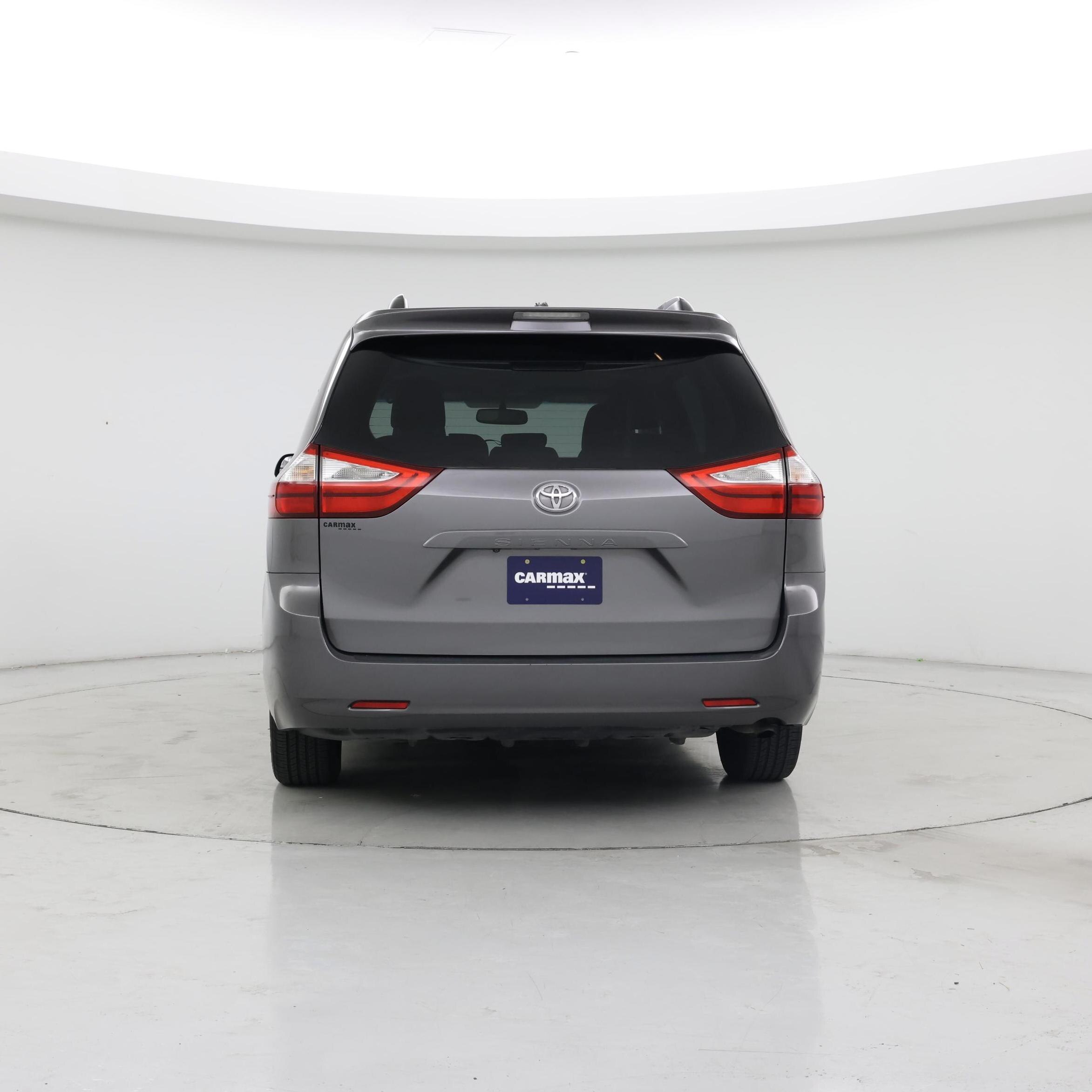 Thumbnail: 2017 Toyota Sienna - 6