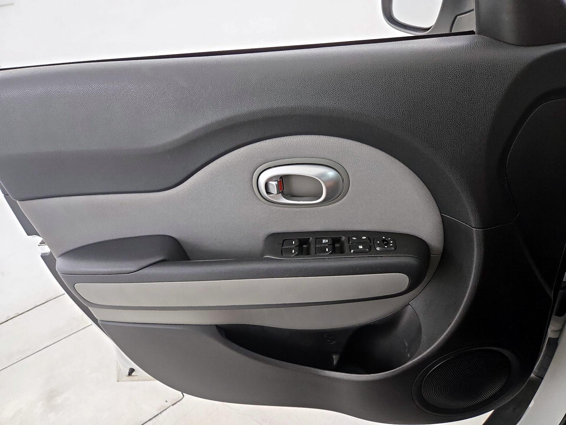 Thumbnail: 2015 Kia Soul - 12