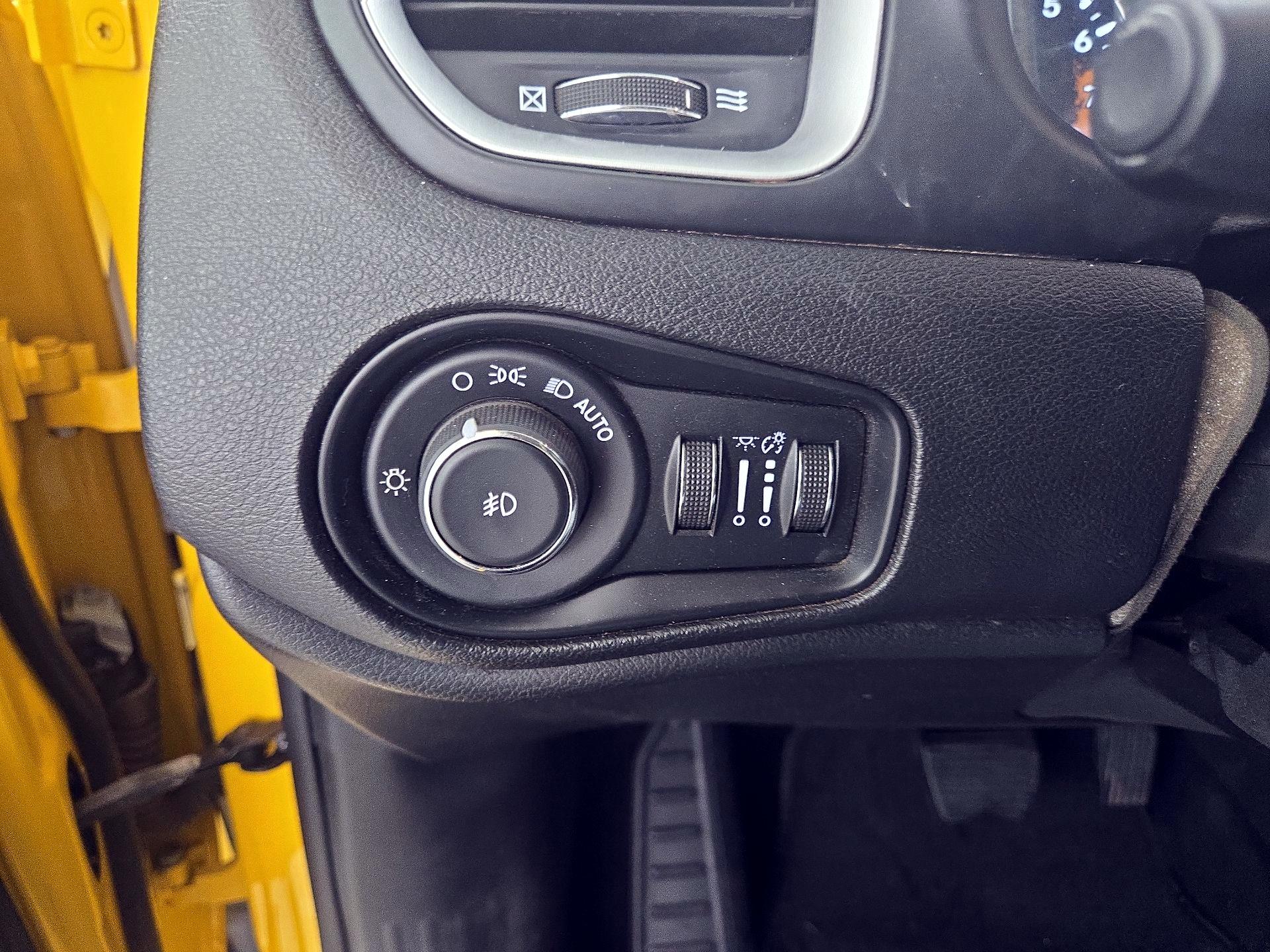 Thumbnail: 2018 Jeep Renegade - 13