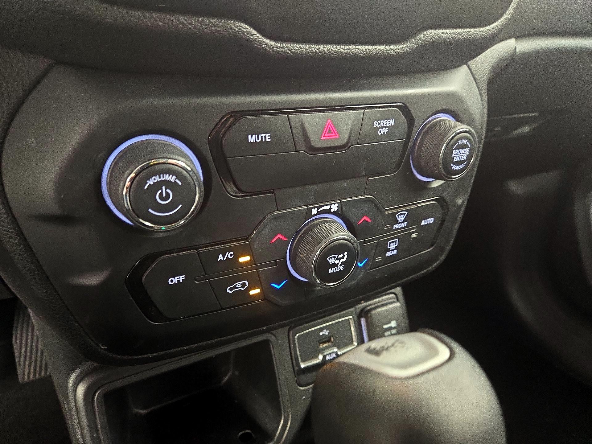 Thumbnail: 2018 Jeep Renegade - 16