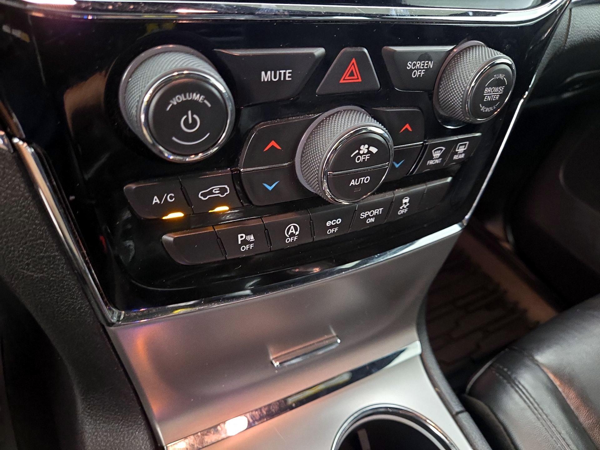 Thumbnail: 2019 Jeep Grand Cherokee - 17