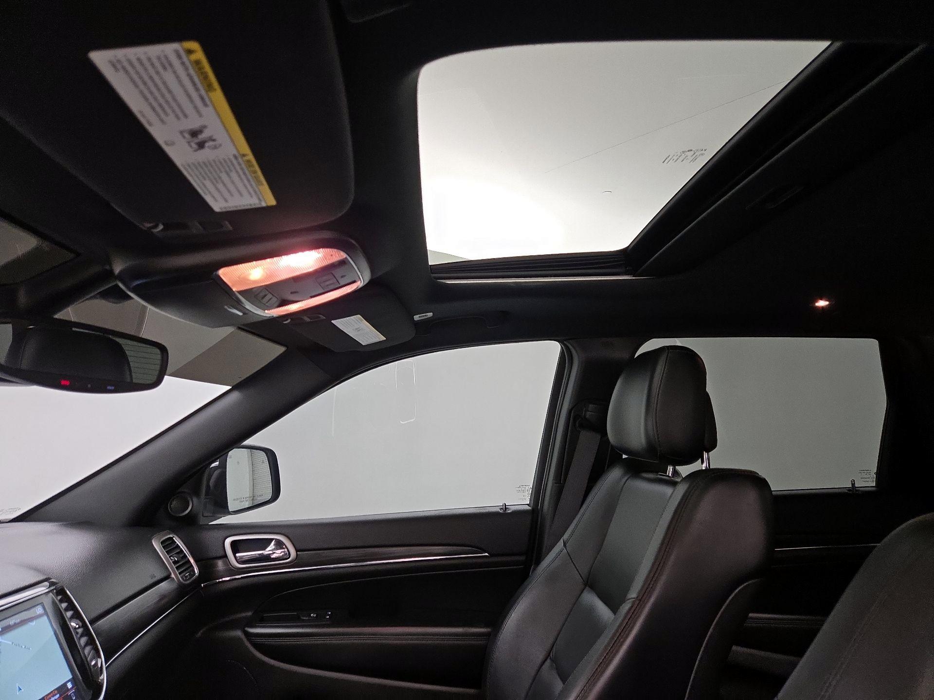 Thumbnail: 2019 Jeep Grand Cherokee - 20