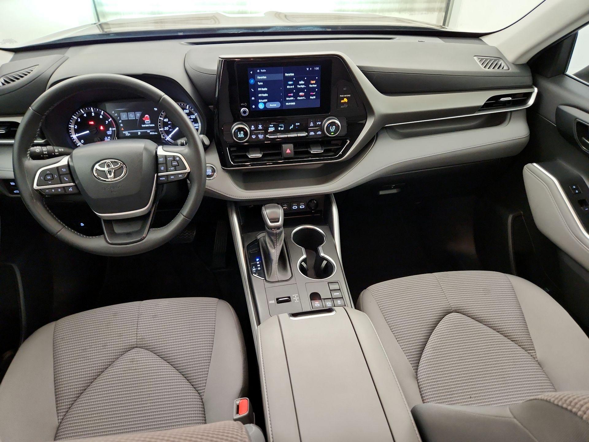 Thumbnail: 2023 Toyota Highlander - 9