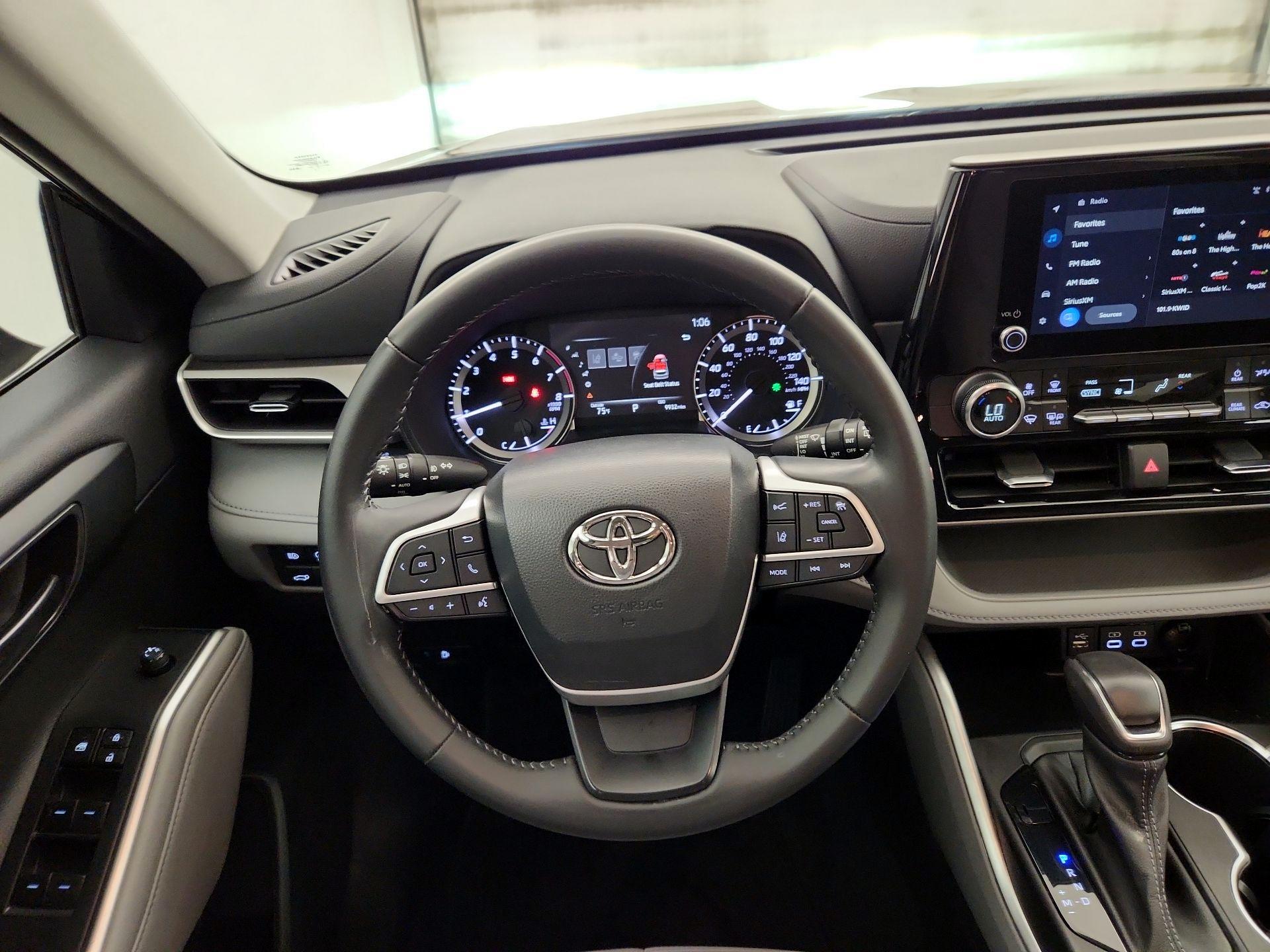 Thumbnail: 2023 Toyota Highlander - 10