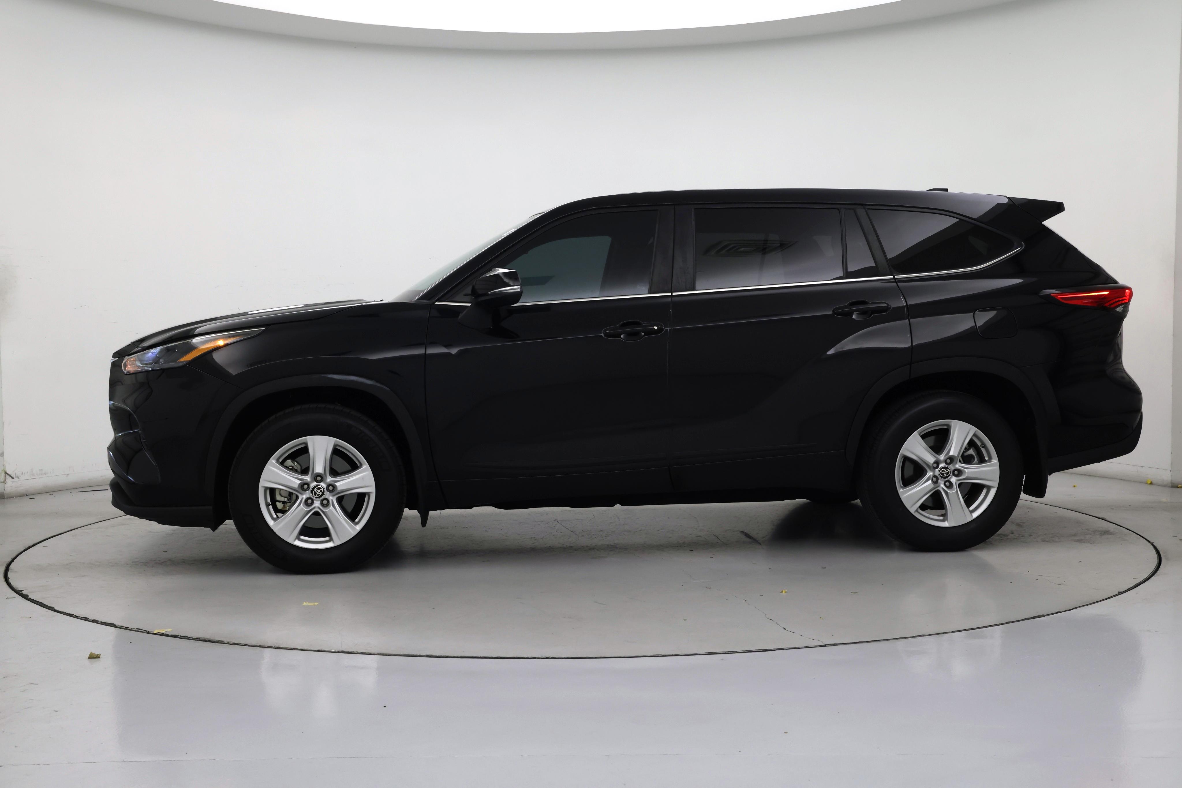 Thumbnail: 2023 Toyota Highlander - 3