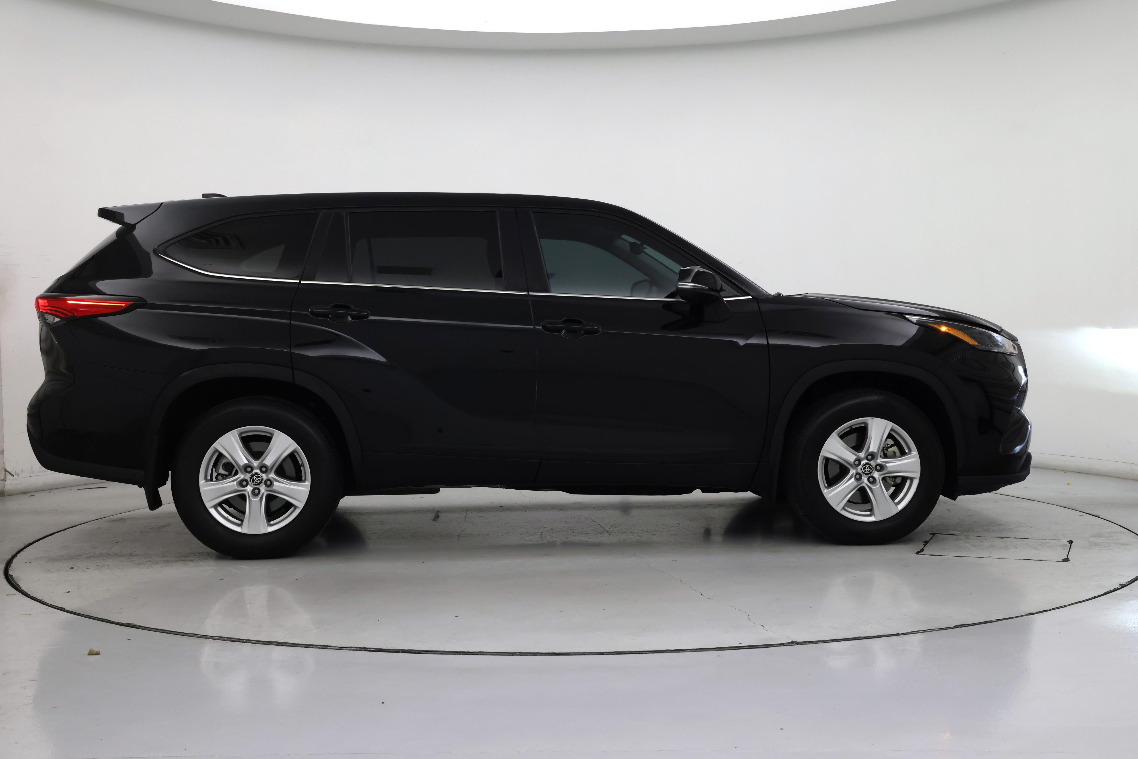 Thumbnail: 2023 Toyota Highlander - 7