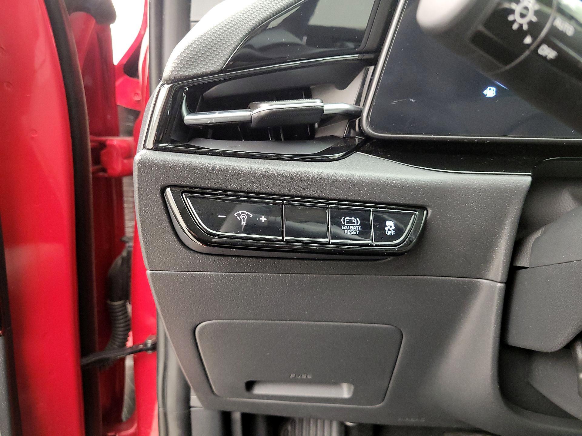 Thumbnail: 2025 Kia Niro - 13