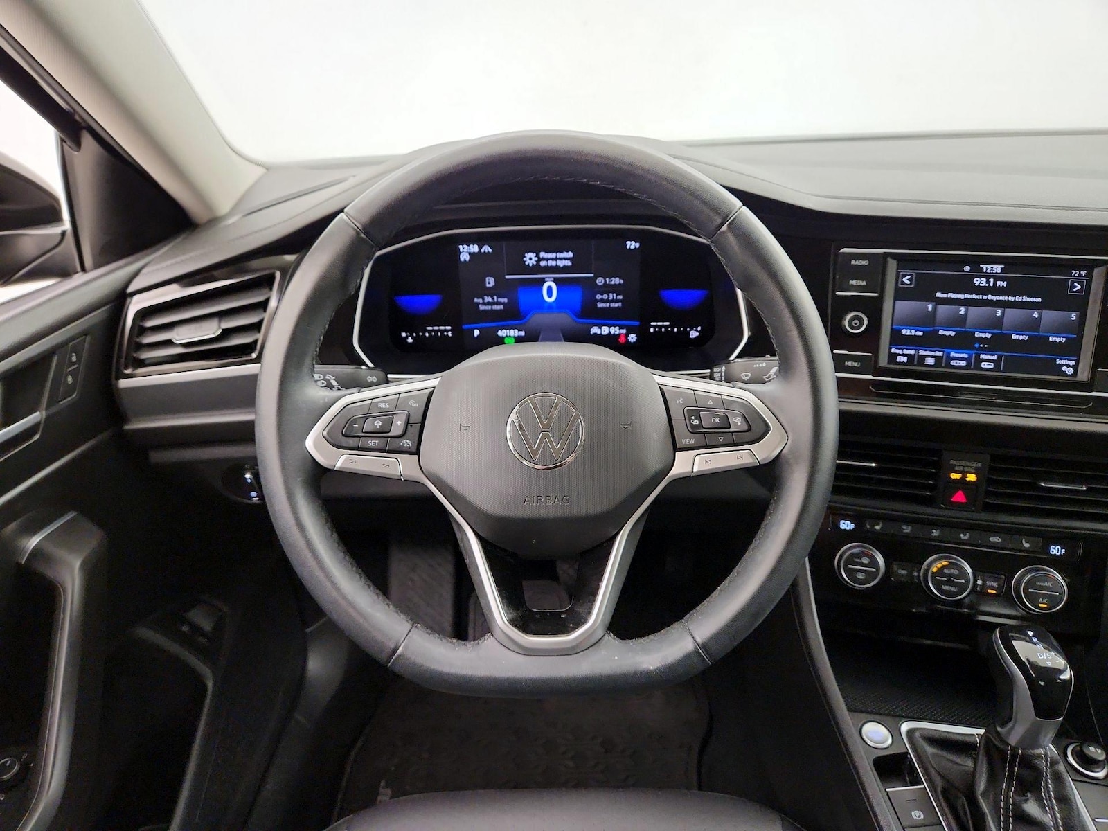 2022 Volkswagen Jetta SE - Photo 11