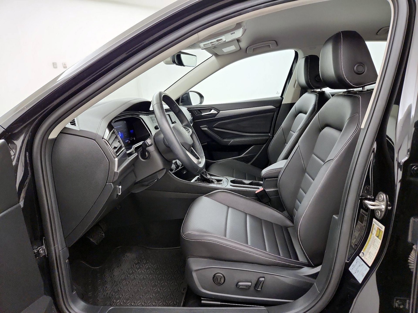 2022 Volkswagen Jetta SE - Photo 12