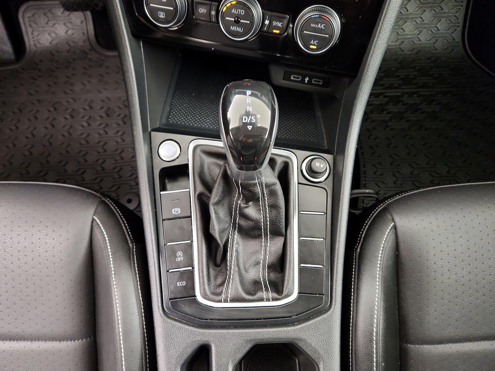2022 Volkswagen Jetta SE - Photo 17