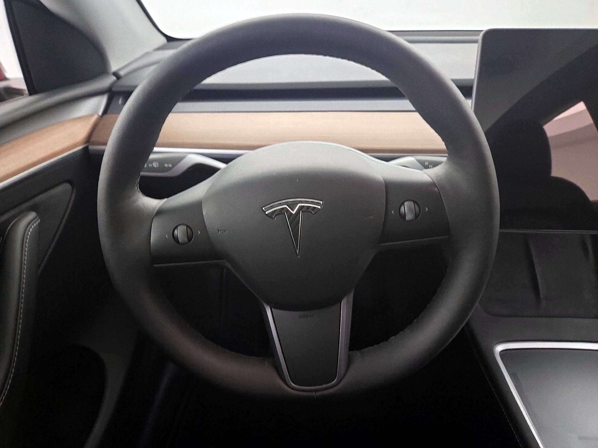 Thumbnail: 2023 Tesla Model Y - 10