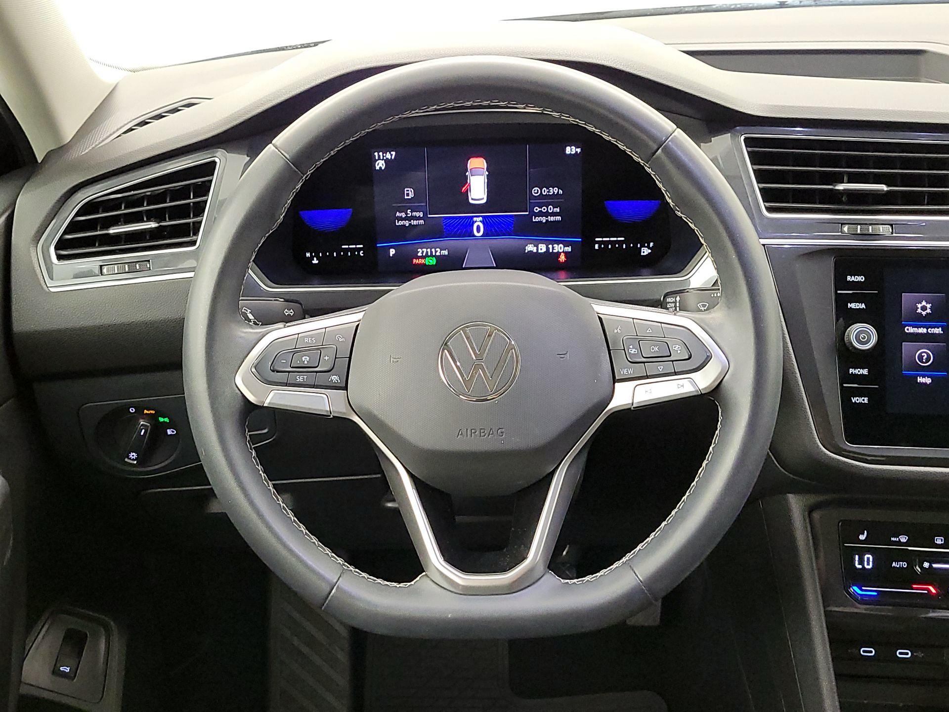 Thumbnail: 2022 Volkswagen Tiguan - 10