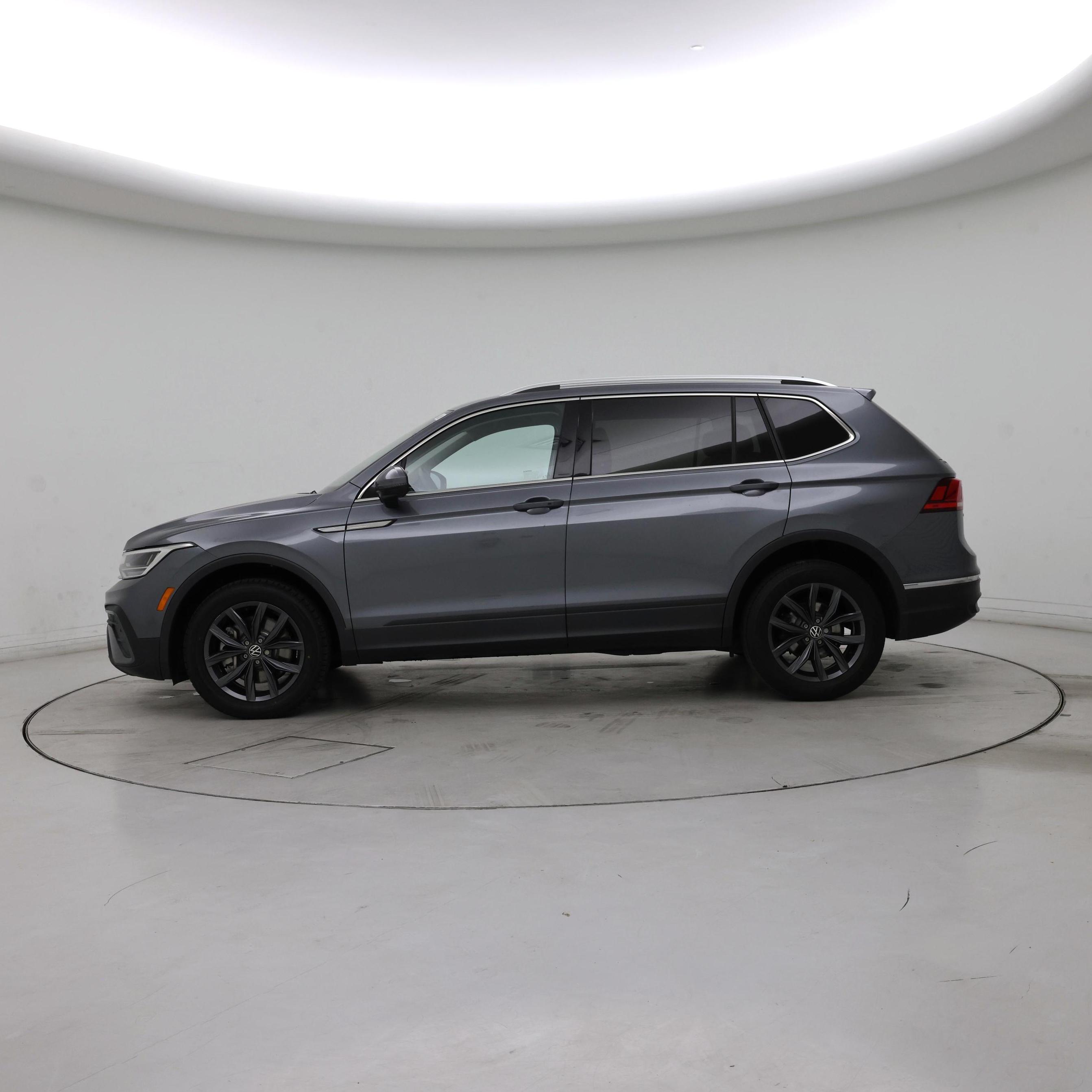 Thumbnail: 2022 Volkswagen Tiguan - 3