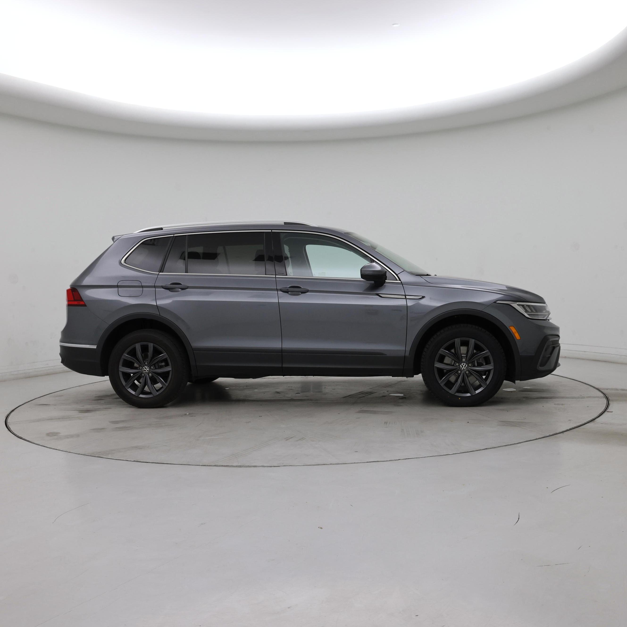 Thumbnail: 2022 Volkswagen Tiguan - 7