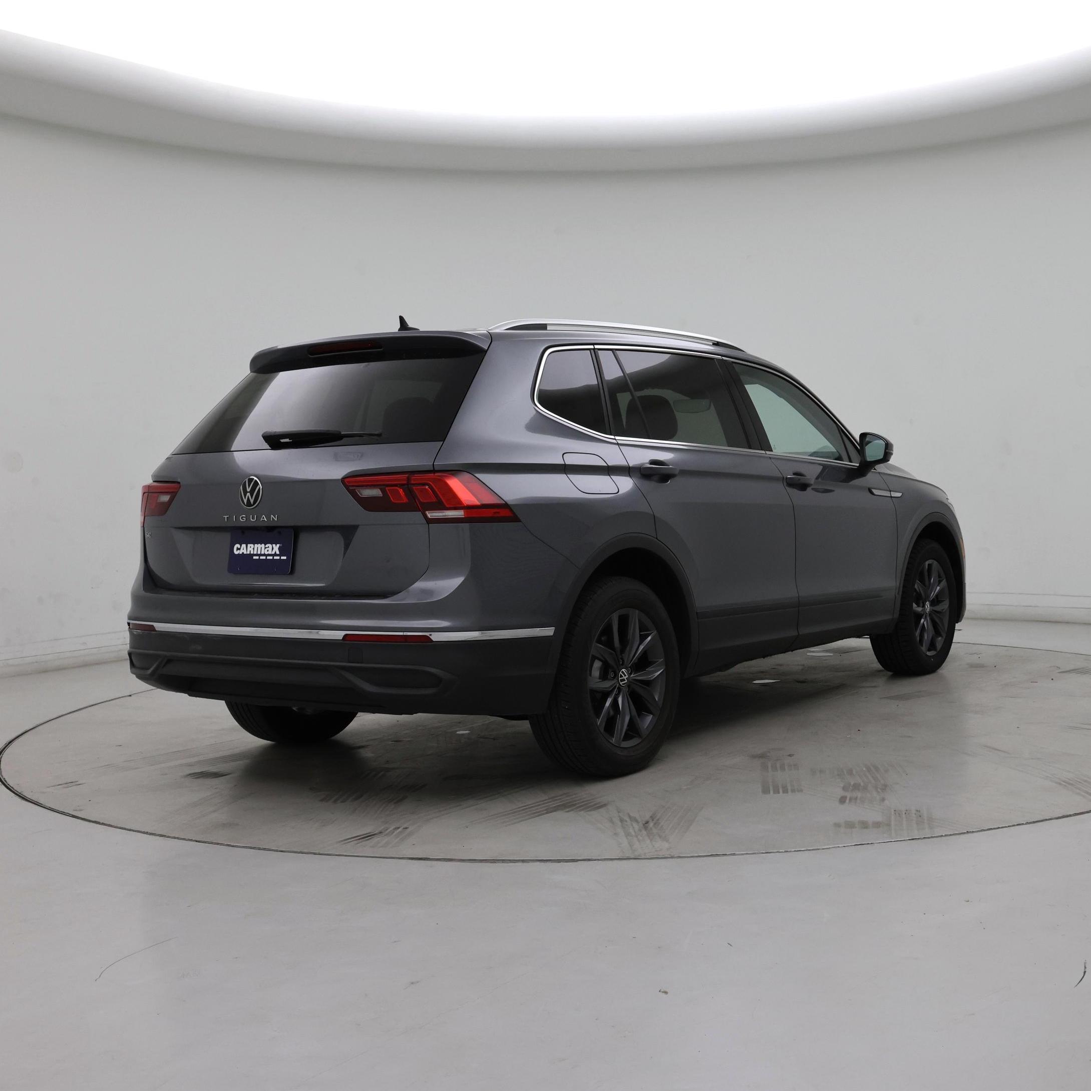 Thumbnail: 2022 Volkswagen Tiguan - 8