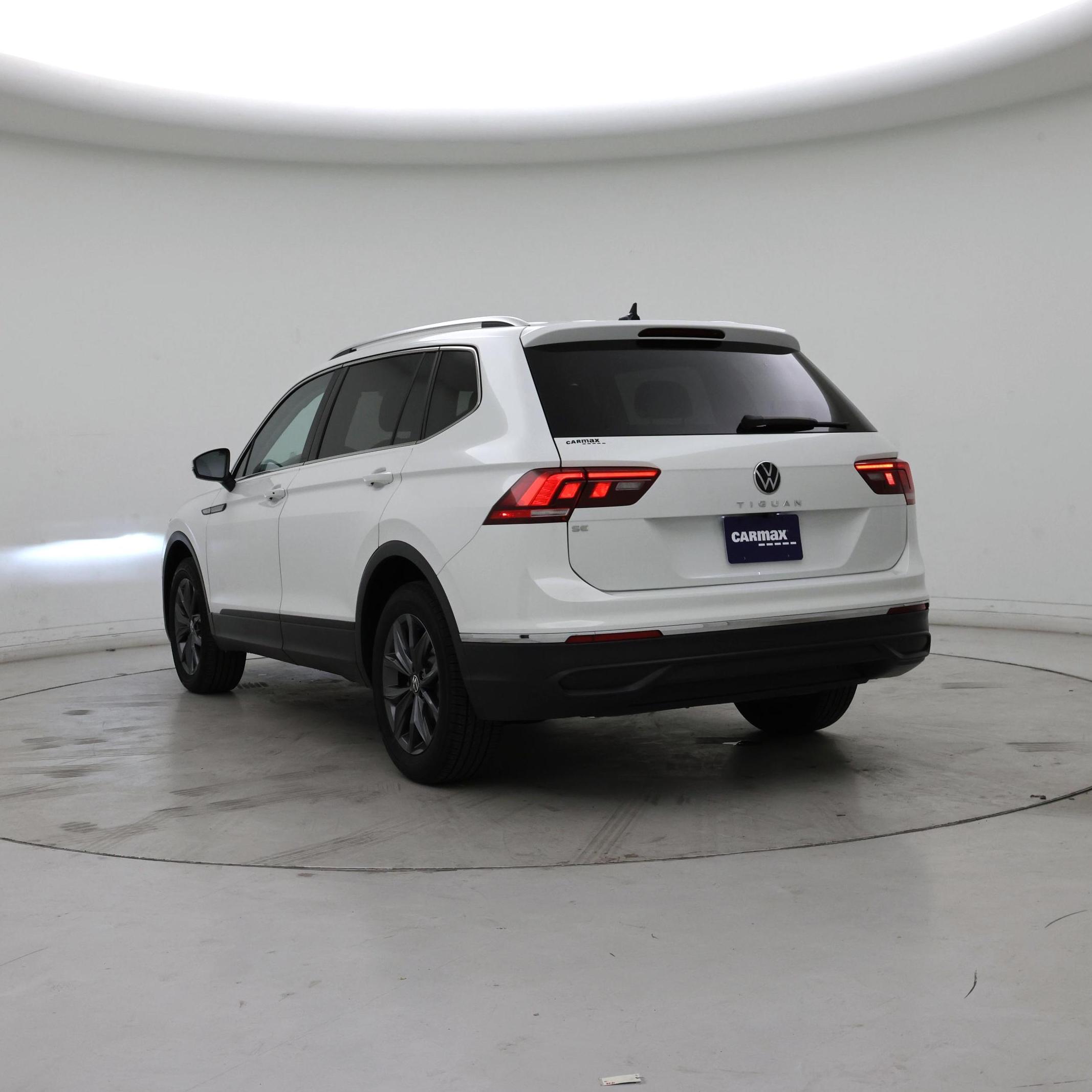 Thumbnail: 2022 Volkswagen Tiguan - 2