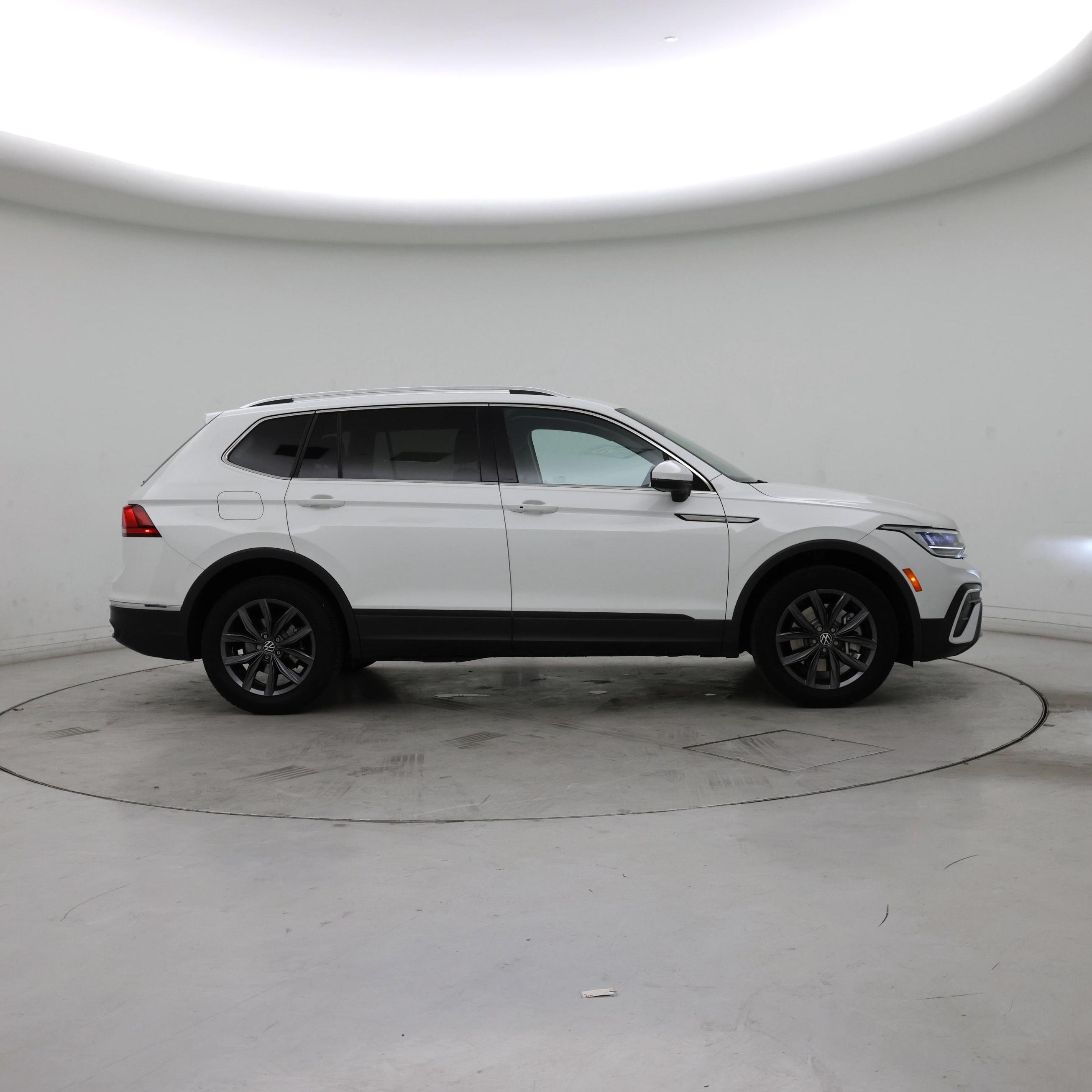 Thumbnail: 2022 Volkswagen Tiguan - 7