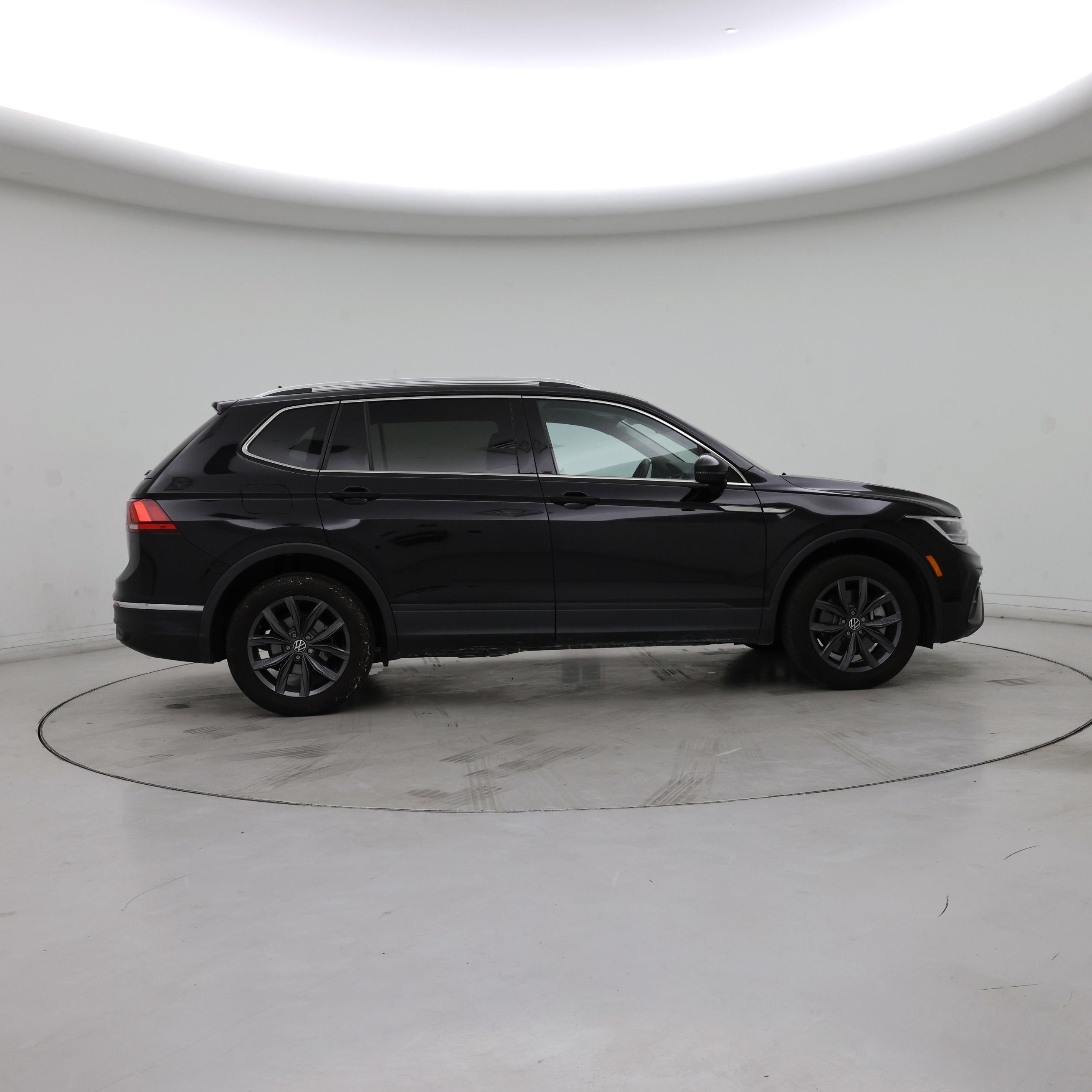 Thumbnail: 2023 Volkswagen Tiguan - 7