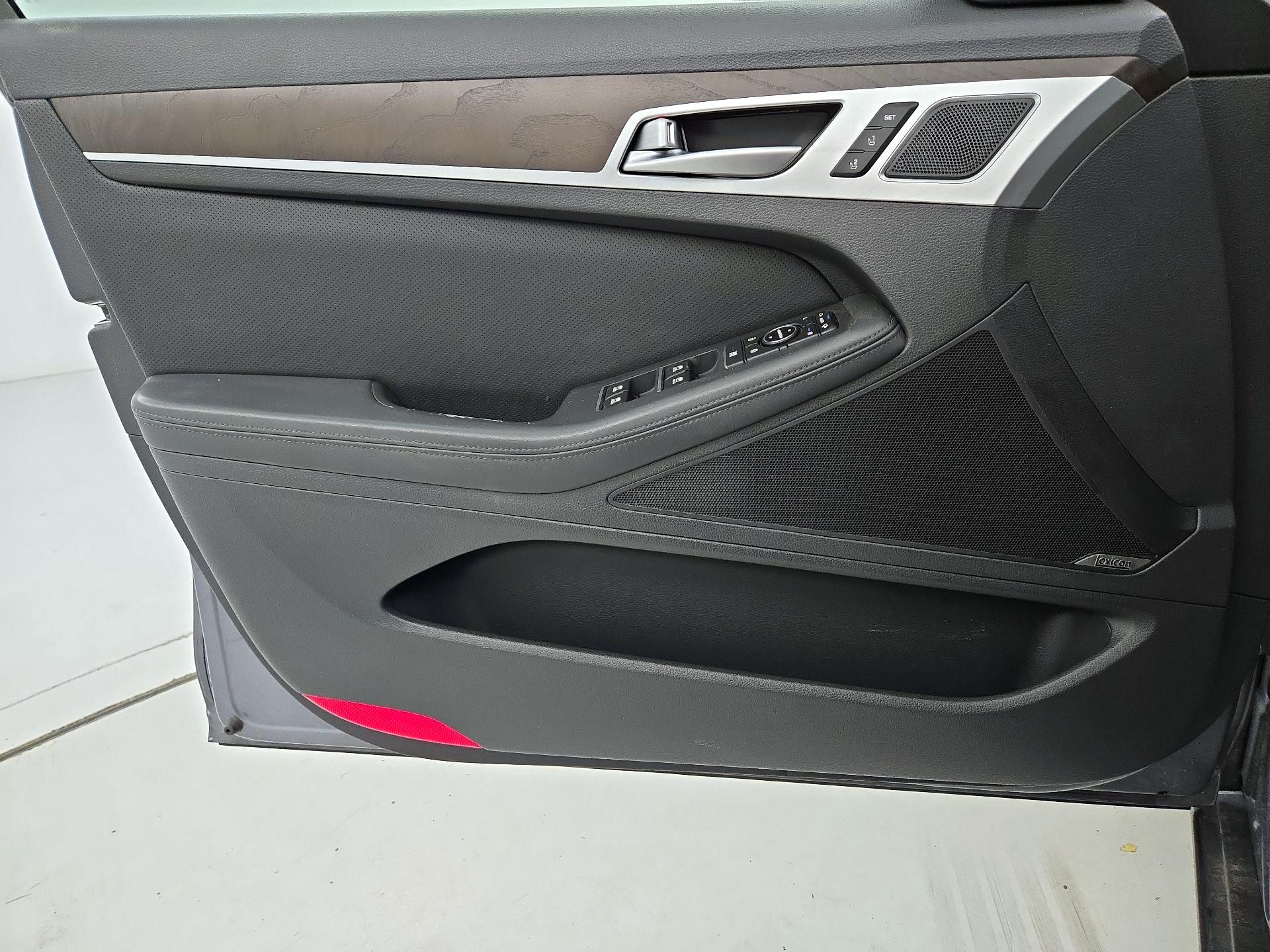 Thumbnail: 2015 Hyundai Genesis - 12