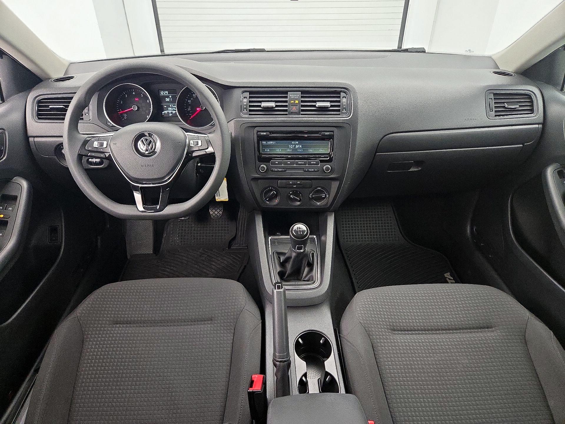 Thumbnail: 2015 Volkswagen Jetta - 9